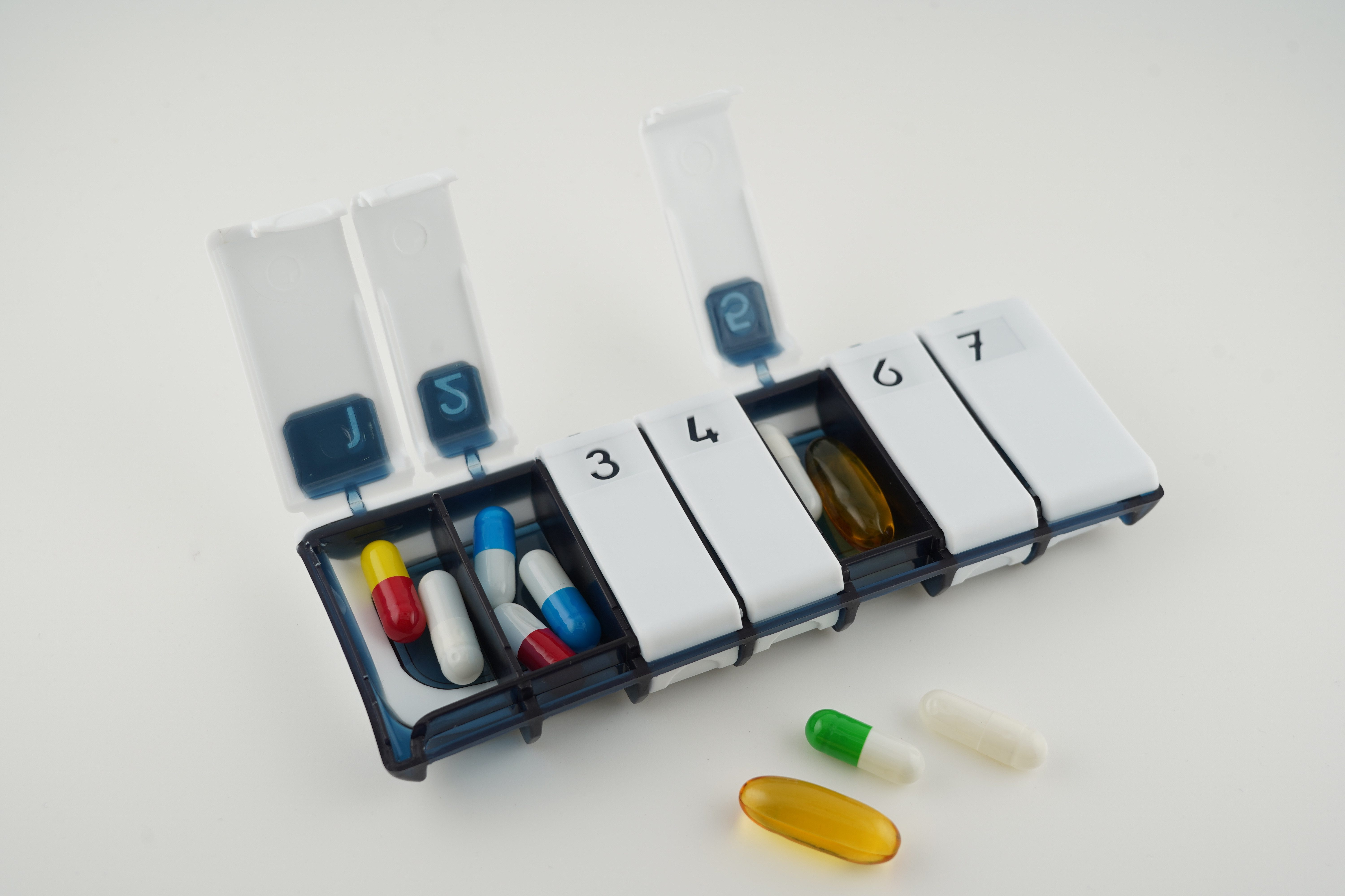 omeo Pillendose Pillendose 7 Tage, Super leicht, Weiss Marineblau