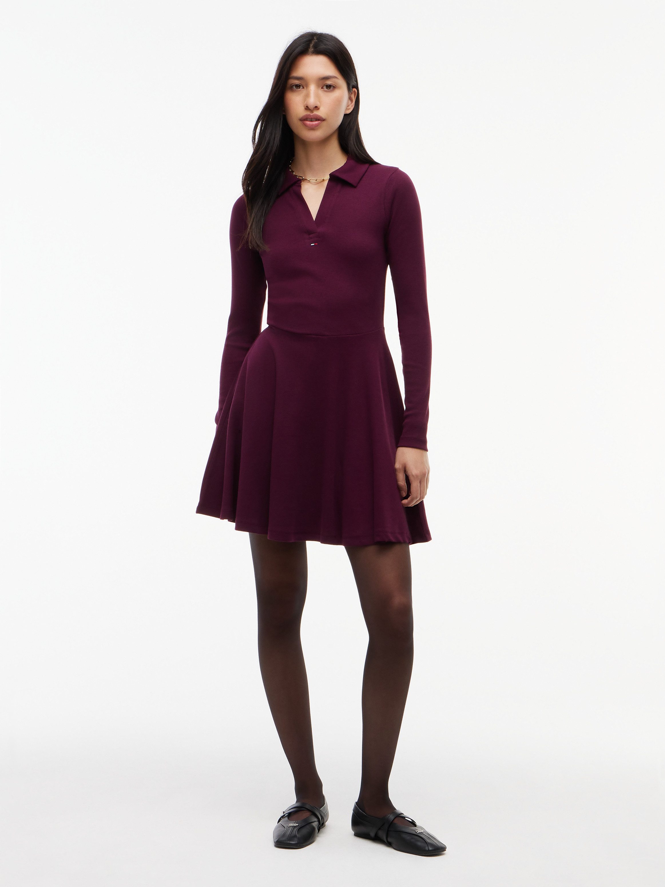 Tommy Jeans Polokleid TJW RIB FIT & FLARE POLO DRESS Baumwollmischung, figurbetont, gerippte Struktur, ausgestellte Form