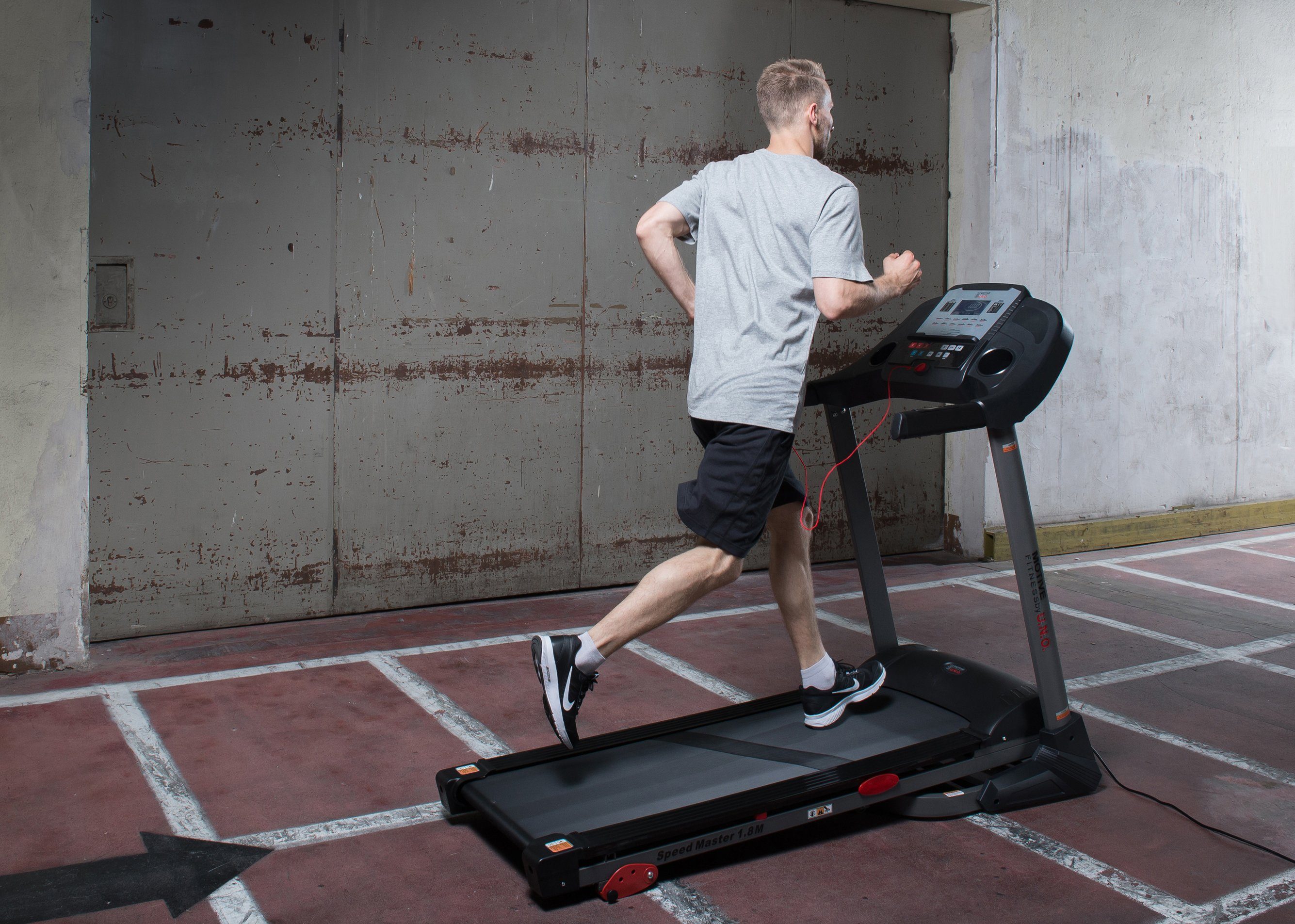MOTIVE FITNESS by U.N.O. Laufband Speed Master 1.8 M (mit/ohne Unterlegmatte) (Soft-Drop-Klappmechanismus), bis max. 18 km/h, klappbar, mit Steigung, 120 kg max. Benutzergewicht