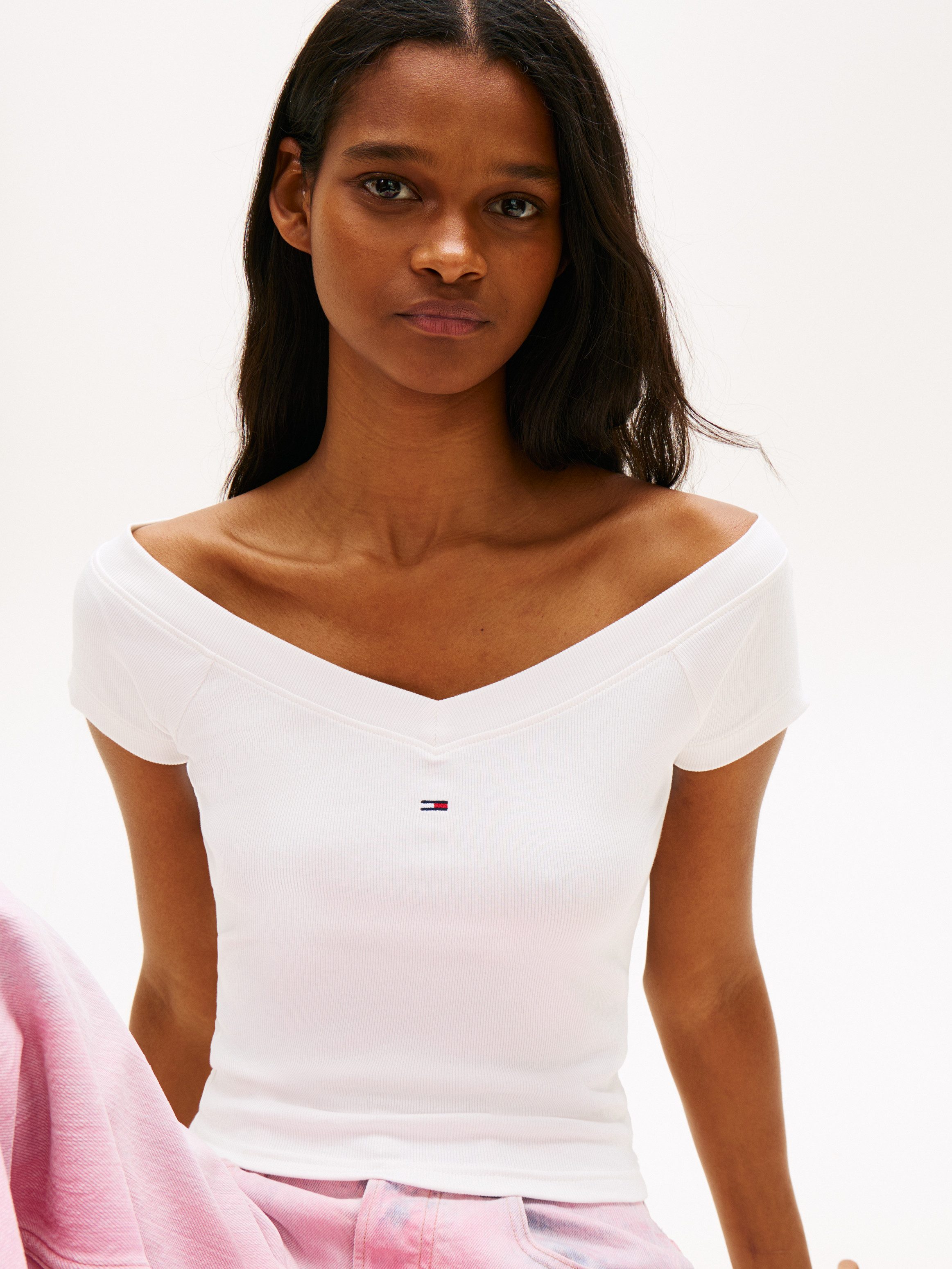 Tommy Jeans Kurzarmshirt TJW SLIM OFF SHOULDER RIB SS TOP mit gerippter Struktur, schulterfrei