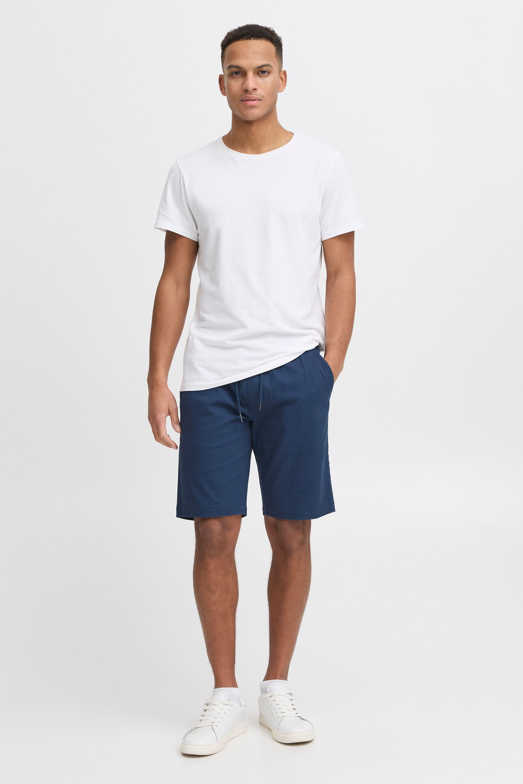 Blend Chinoshorts BHKvant Basic Shorts mit Taschen