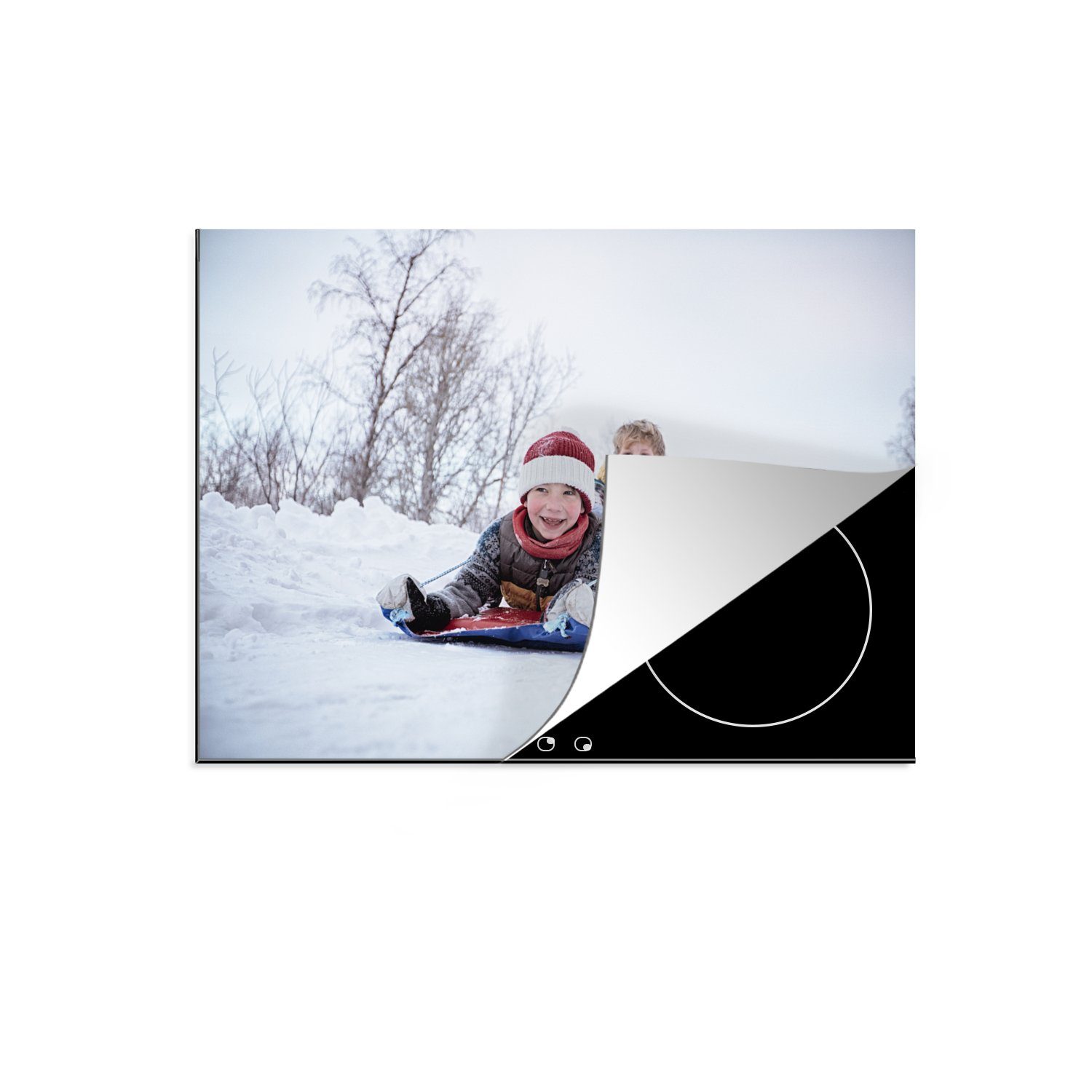 MuchoWow Herdblende-/Abdeckplatte Jungen - Schlitten - Schnee, Vinyl, (1 tlg), 71x52 cm, Induktionskochfeld Schutz für die küche, Ceranfeldabdeckung