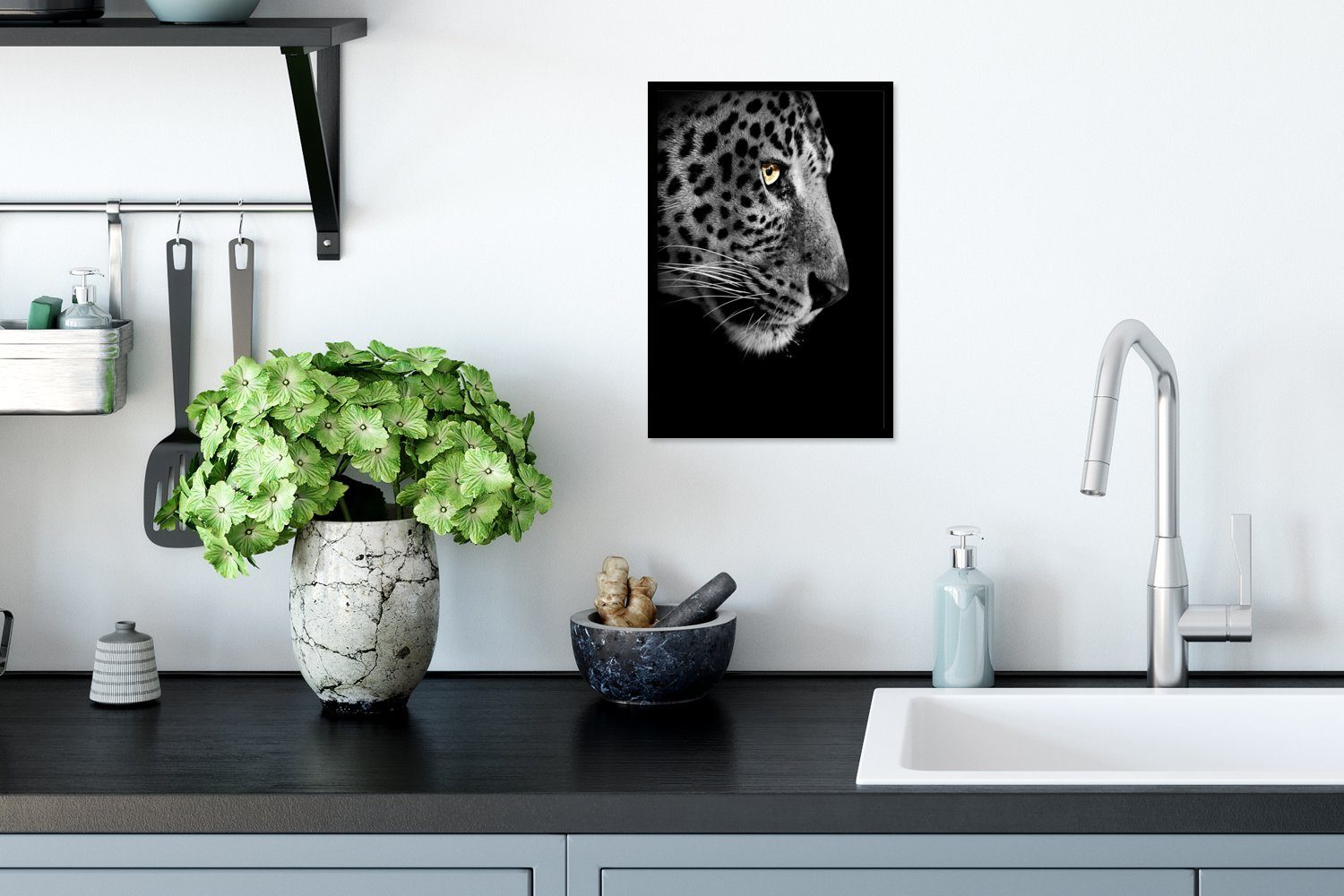 Bilderrahmen Gerahmtes Leopard - St), Wandposter, (1 Fell MuchoWow Poster, - Schwarzem Wanddeko, Bilder, Tier, Poster
