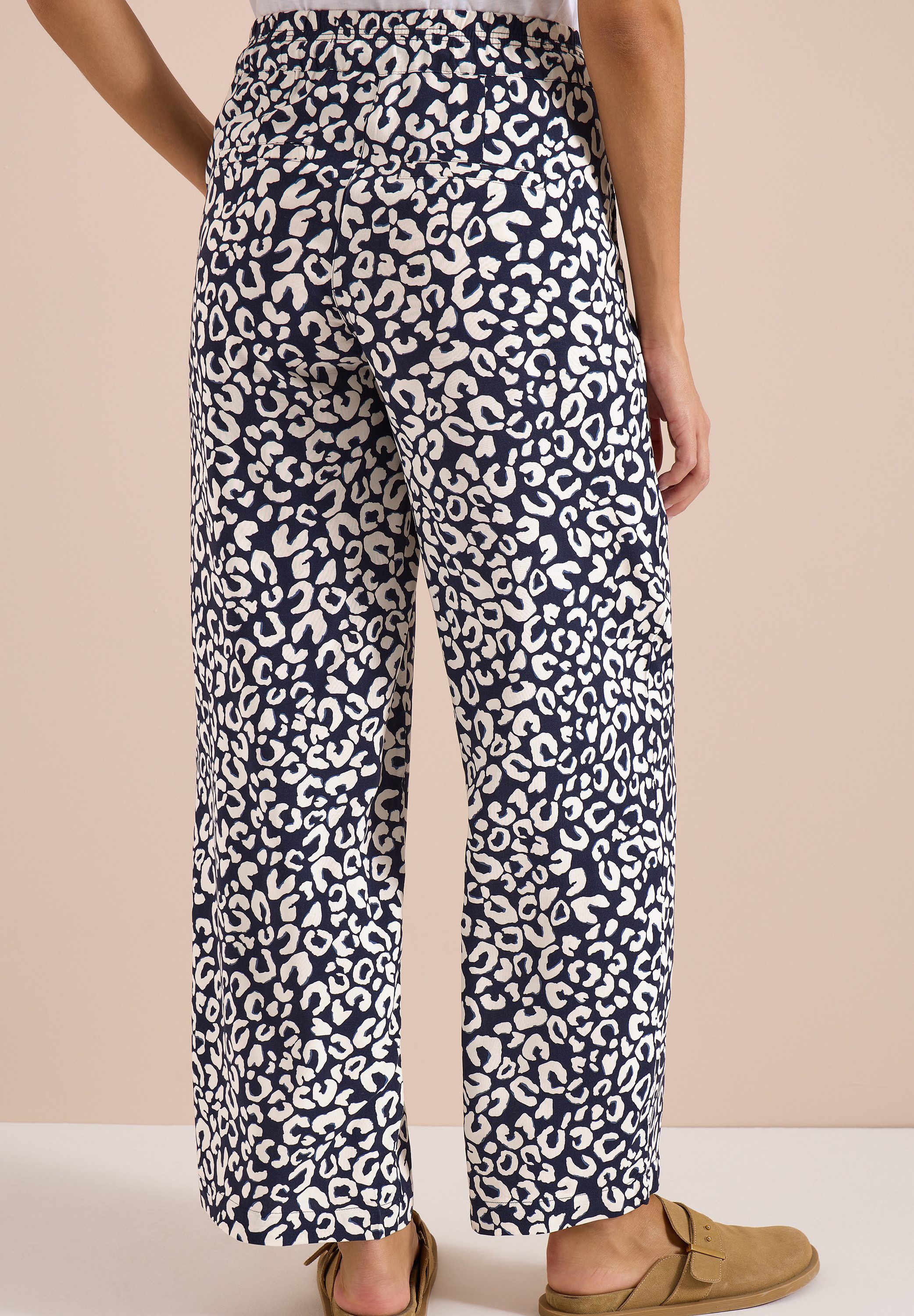 CECIL Stoffhose Style Neele Sommerhose im Loose Fit mit Leo-Print