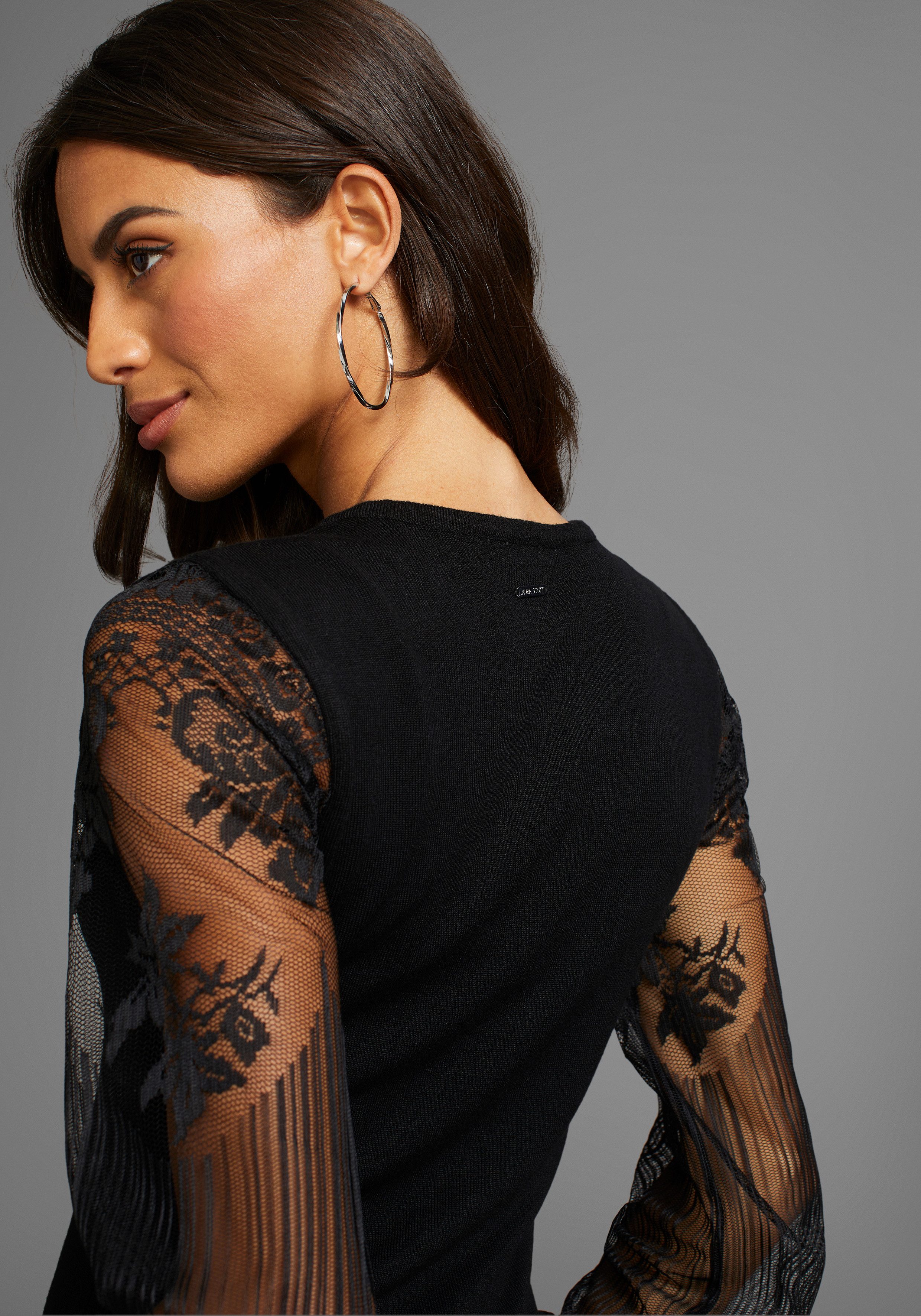 Laura Scott Strickkleid mit edlen Spitzenärmeln und tiefem V-neck