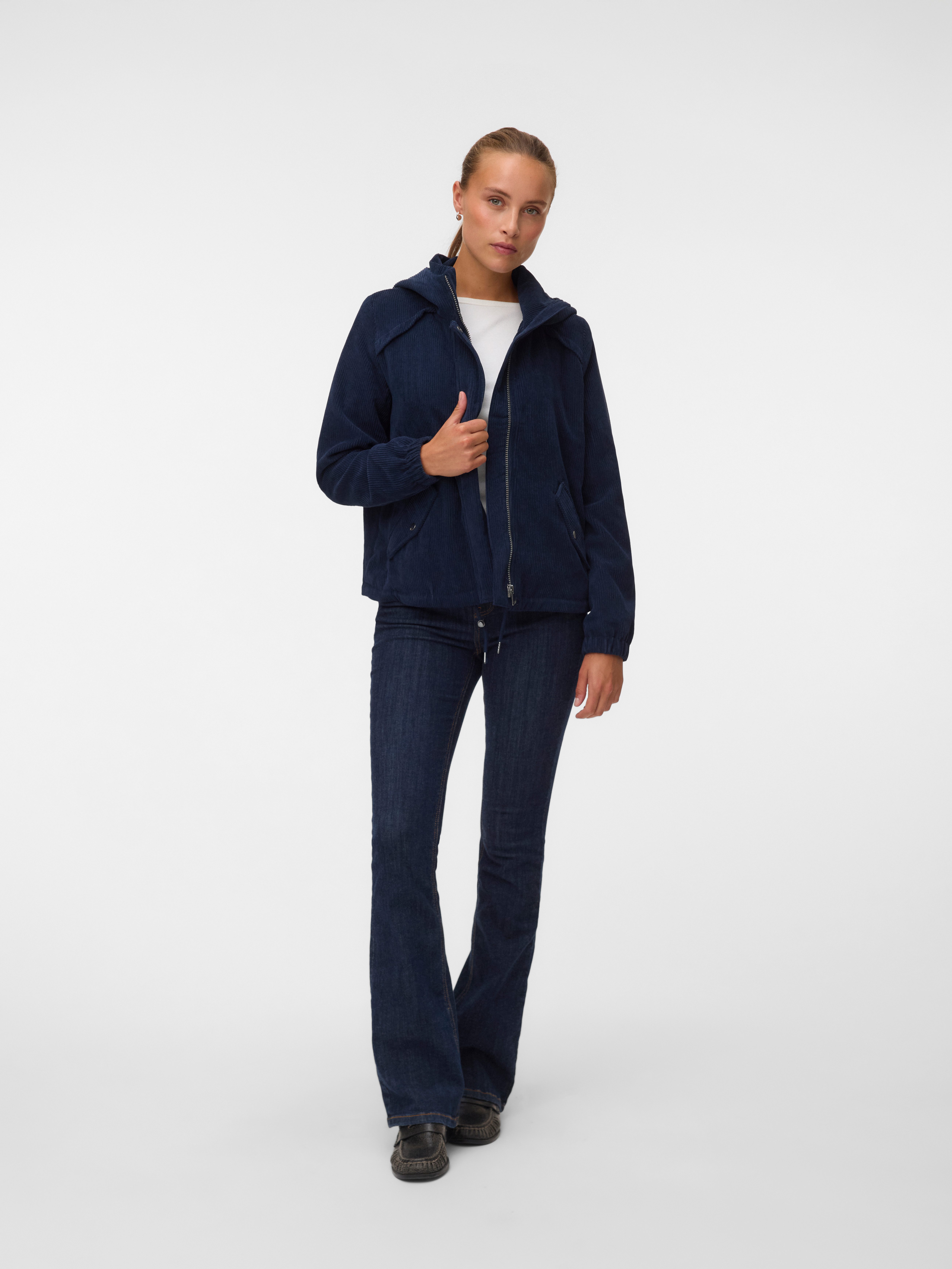 Vero Moda Parka VMDEBRAZOA SHORT PARKA NOOS Kunstfaser, mit Kapuze – Bild 4 von 5