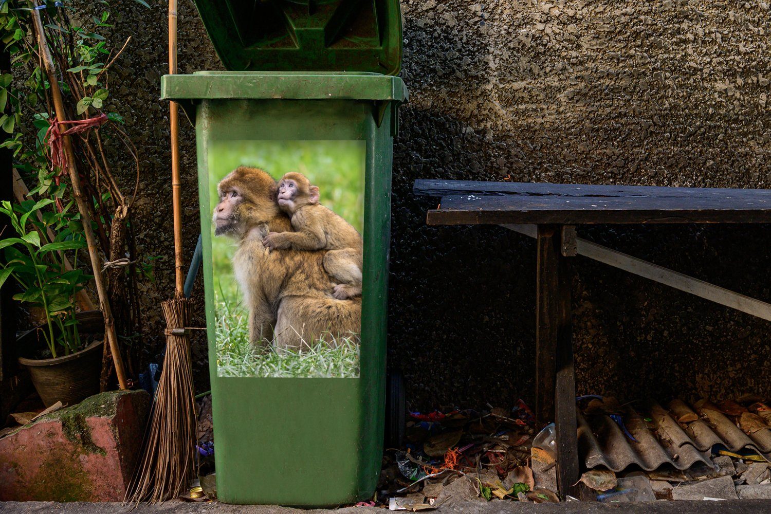 Mülltonne, Mülleimer-aufkleber, (1 St), Baby - Affe Wandsticker Gras MuchoWow Abfalbehälter Container, - Sticker,