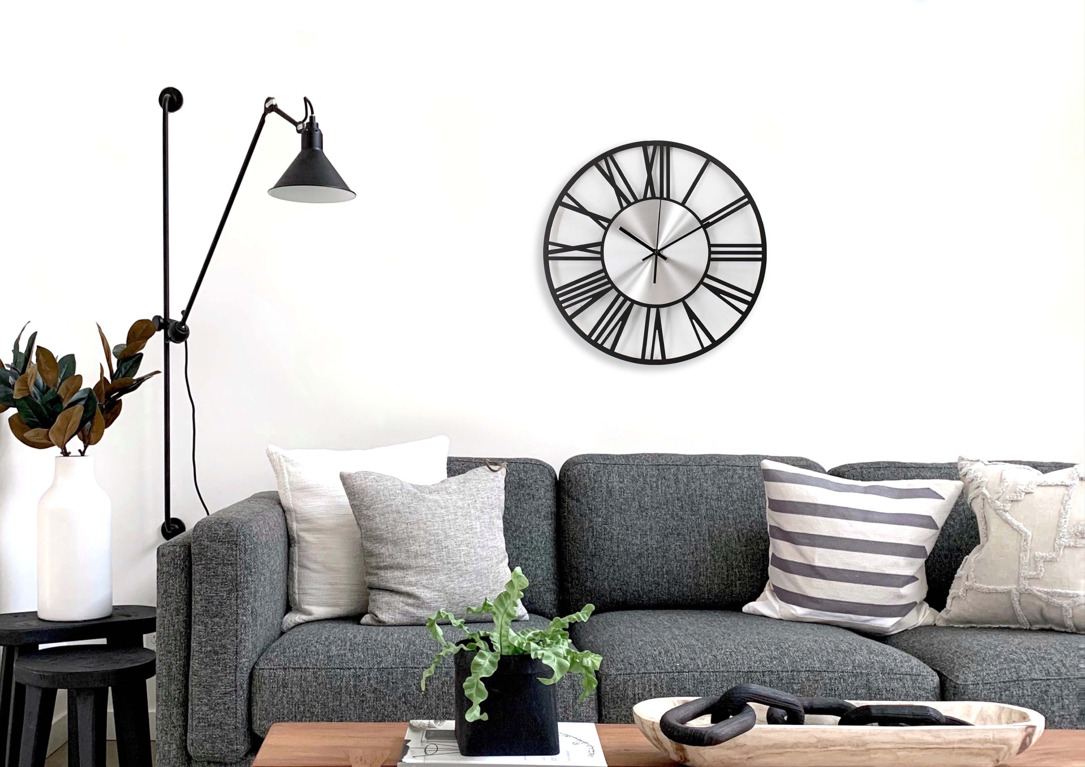 K&L Wall Art Wanduhr industrielle Metalluhr ohne Tick-Geräusche Silber Optik Küche Metall (leises Quartz Uhrwerk)