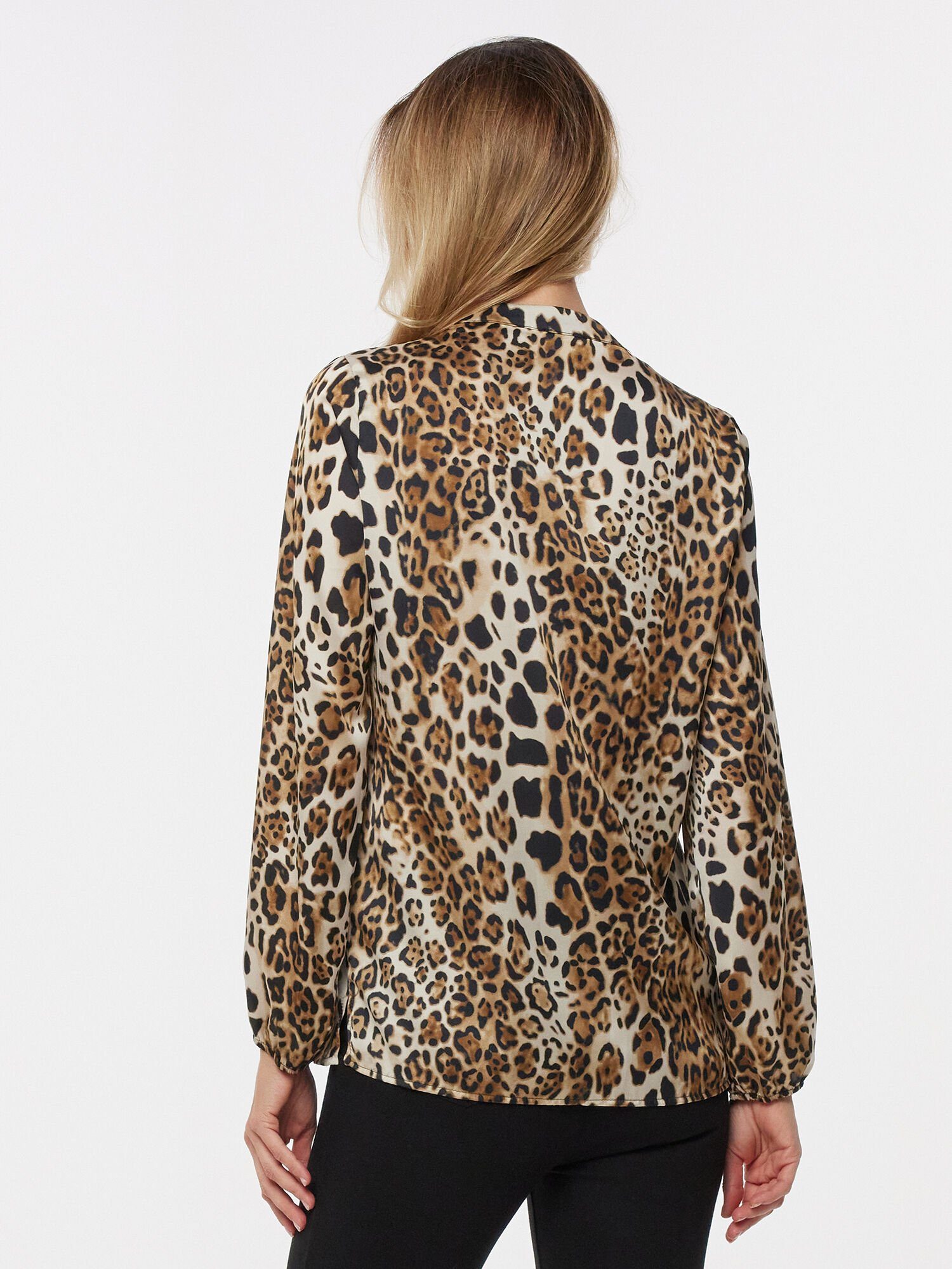 Sarah Kern Blusenshirt Langarmbluse figurumspielend mit Allover Leo-Druck günstig online kaufen