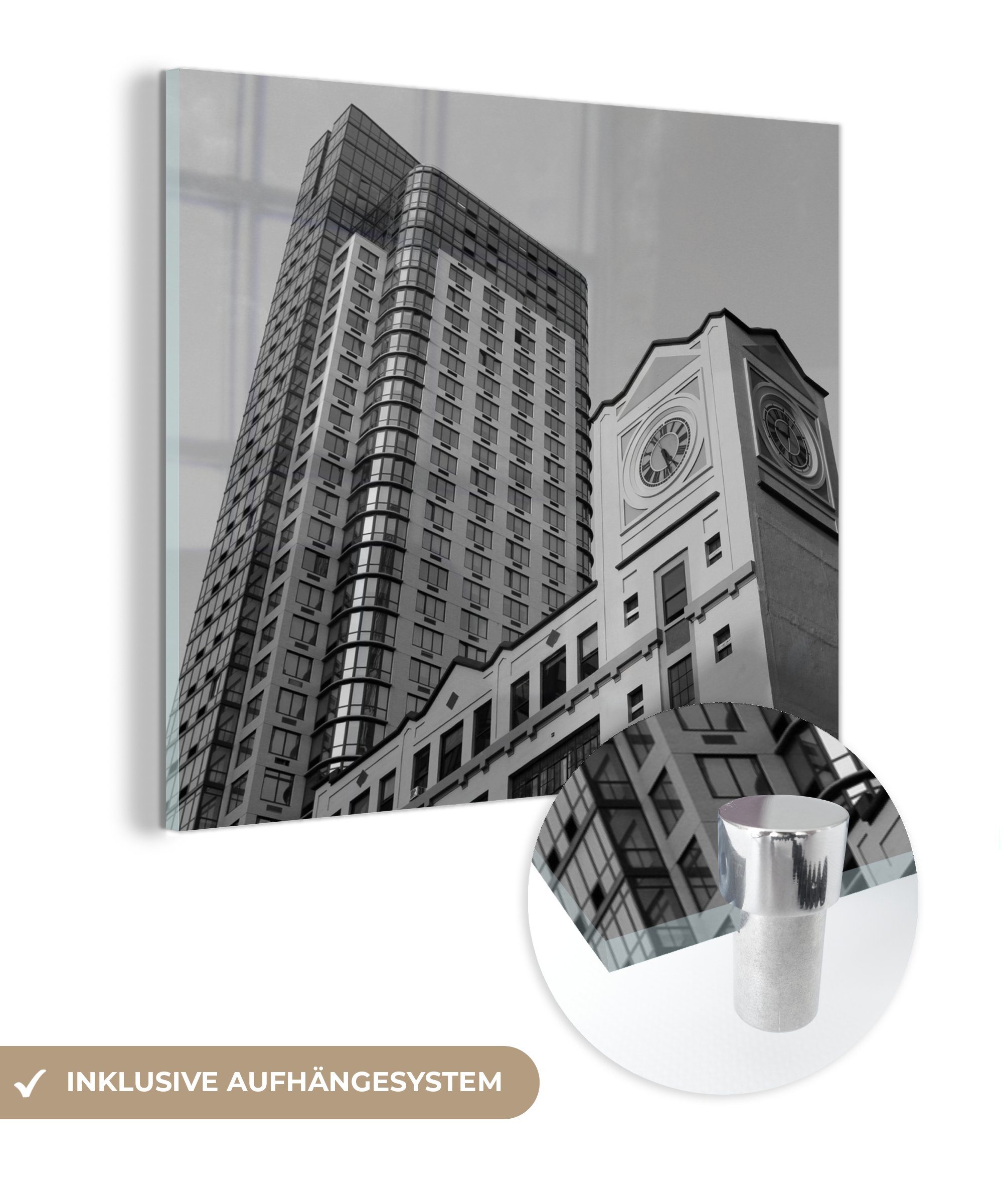 MuchoWow Acrylglasbild Schwarz-Weiß-Bild eines alten Uhrenturms neben einem modernen Gebäude, (1 St), Glasbilder - Bilder auf Glas Wandbild - Foto auf Glas - Wanddekoration