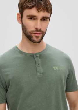 s.Oliver Kurzarmshirt T-Shirt mit Garment Dye und Henley-Ausschnitt Garment Dye