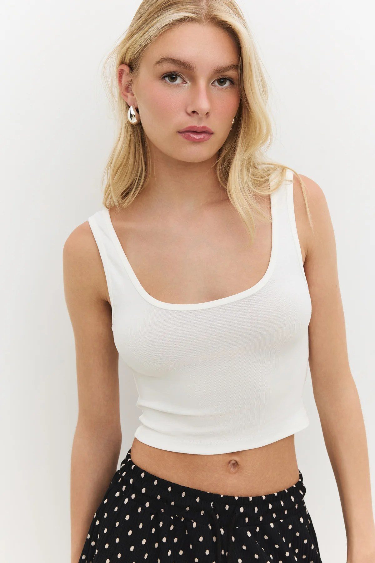 T-Shirt Basic Crop Top mit eckigem Ausschnitt und breiten Trägern