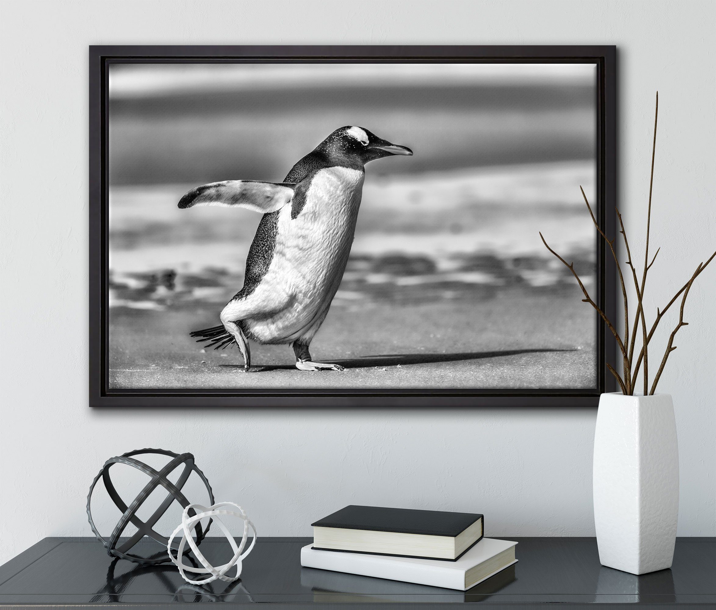 fertig Schattenfugen-Bilderrahmen St), Pinguin Leinwandbild in bespannt, Wanddekoration einem Zackenaufhänger inkl. Pixxprint Strand, gefasst, am Leinwandbild (1