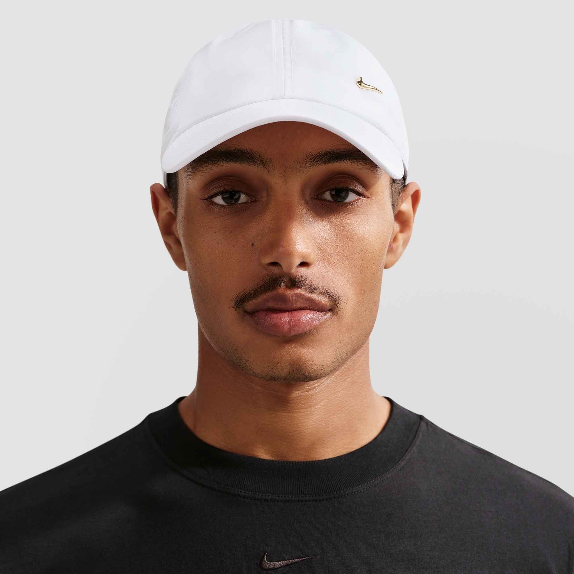 Nike Sportswear Baseball Cap U NK DF CLUB CAP U CB MTSWSH L mit gebogenem Schirm, mittelhohe Passform, aus Polyester