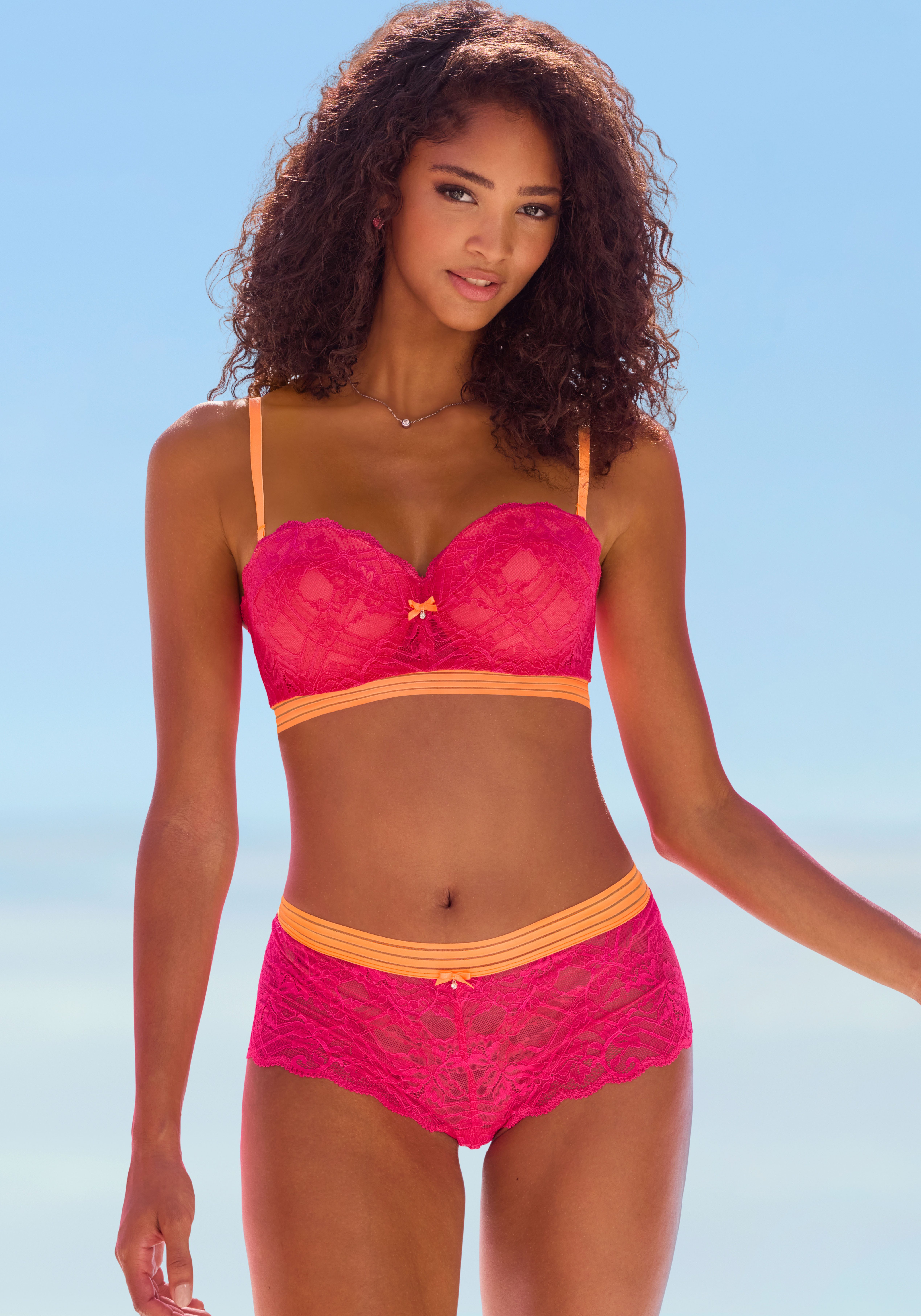 Vivance Panty aus elastischer Spitze mit modischen Kontrastfarben
