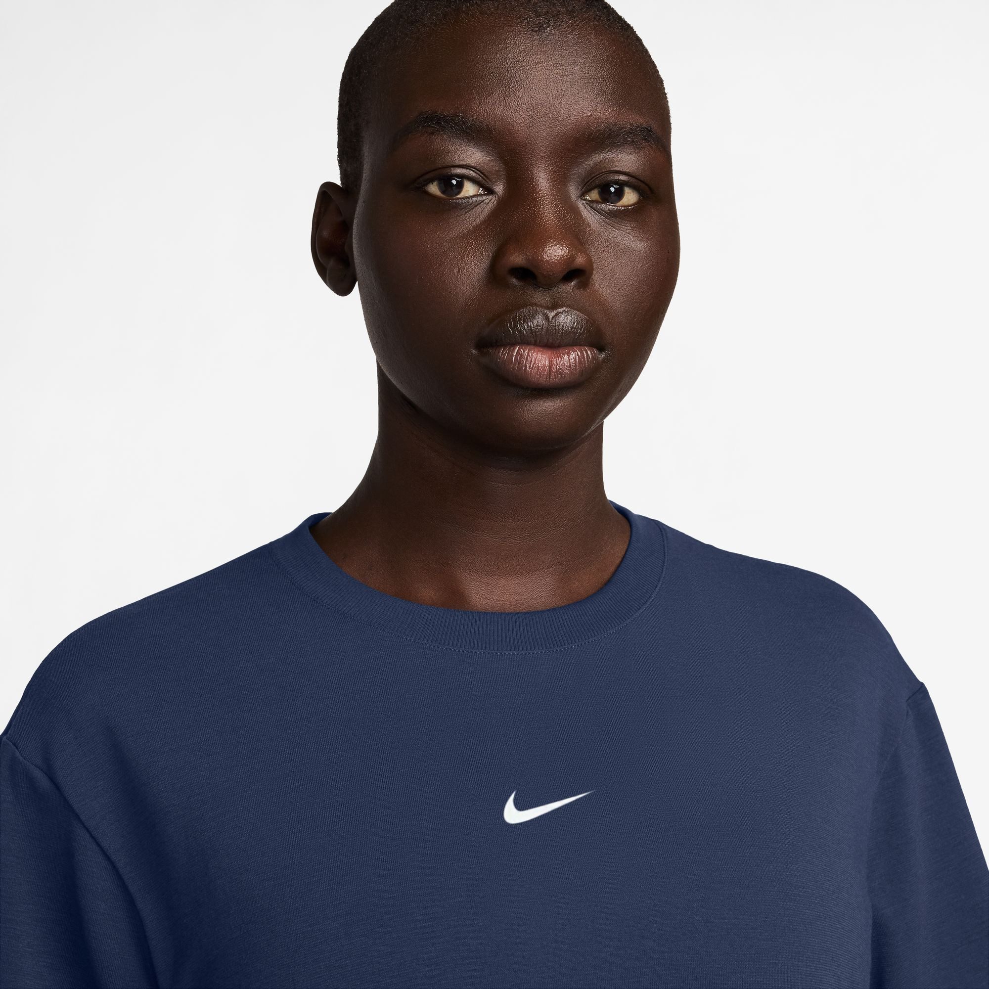 Nike T-Shirt W NK ONE RELAXED DF SS TOP Kurzarm-Design, mit Rundhalsausschnitt, aus Jersey, gerader Abschluss