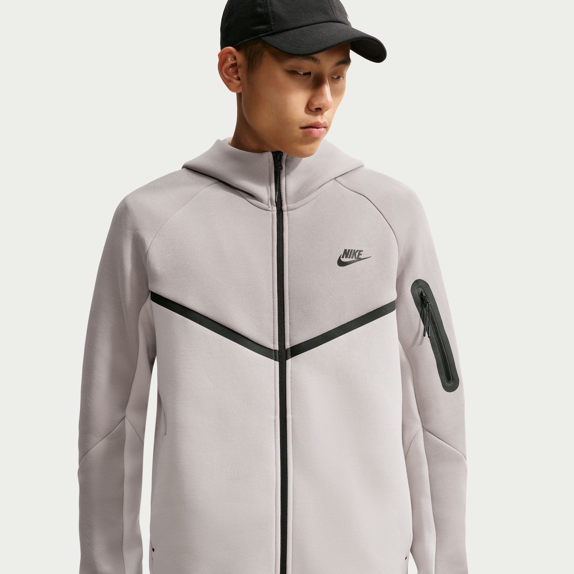 Nike Sportswear Sweatjacke M NK TCH FLC FZ WR HOODIE mit 2-Wege-Reißverschluss, aus elastischem Material
