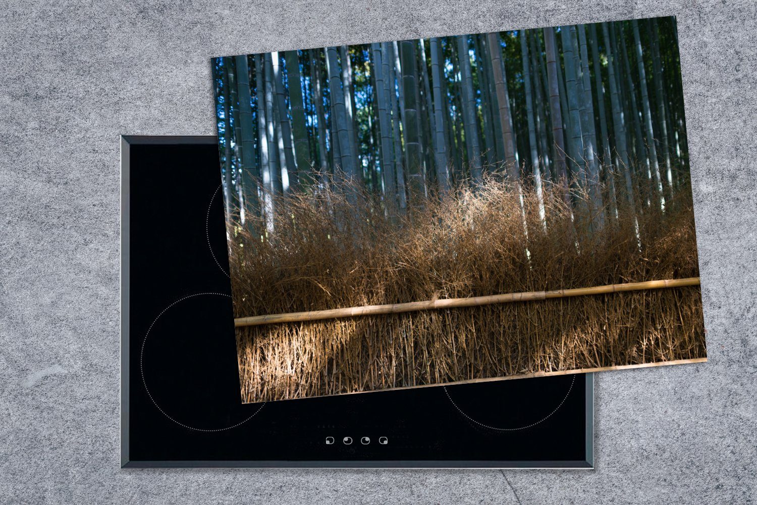 in nutzbar, 70x52 cm, Vinyl, Ceranfeldabdeckung tlg), einem Japan, Herdblende-/Abdeckplatte Arashiyama-Bambusbäume MuchoWow Wald Mobile Arbeitsfläche (1