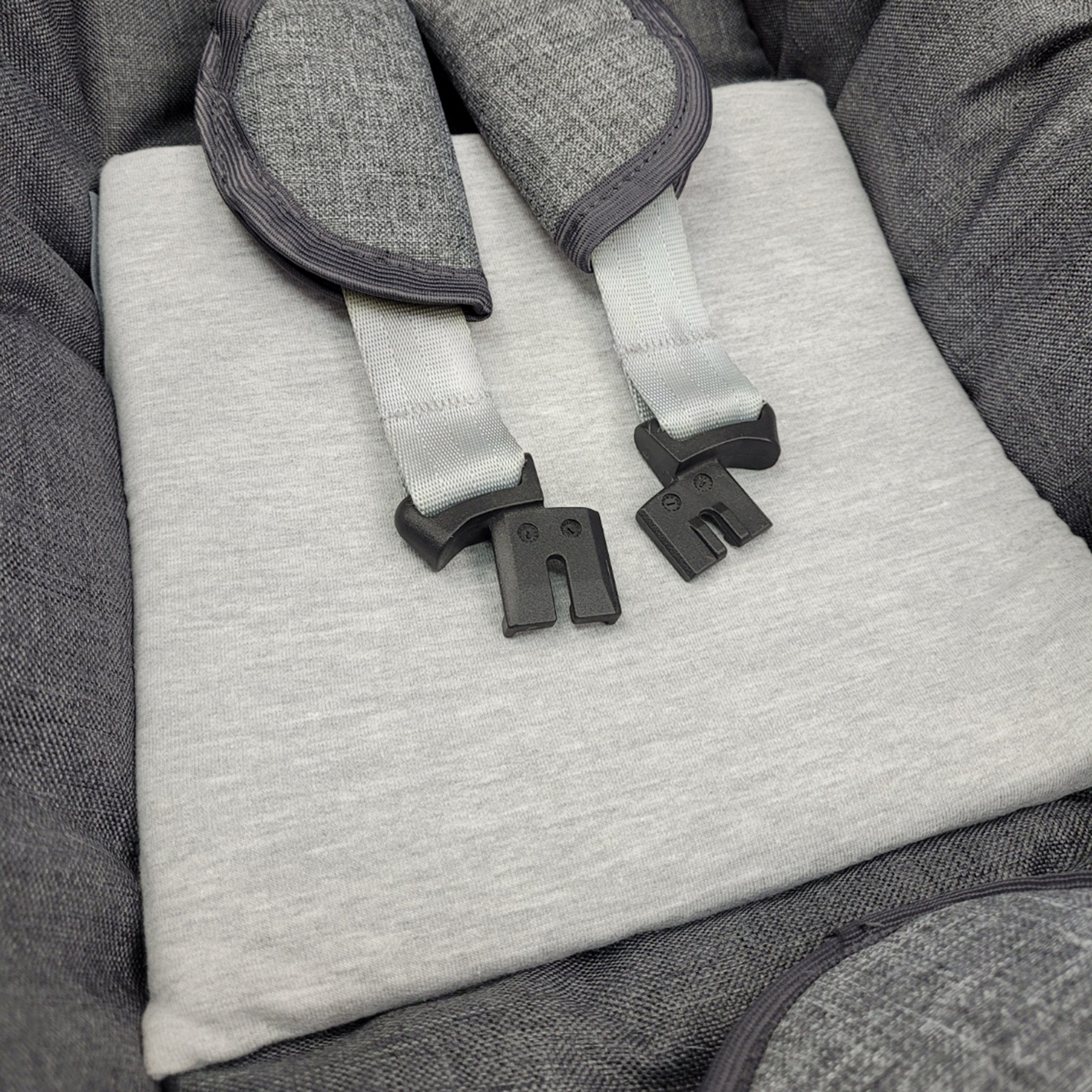 BambiniWelt by Rafael K. Babyschale Sitzkeil Sitzverkleinerer Keilkissen für Babyschale, ab: ab Geburt, bis: bis 3 Monate