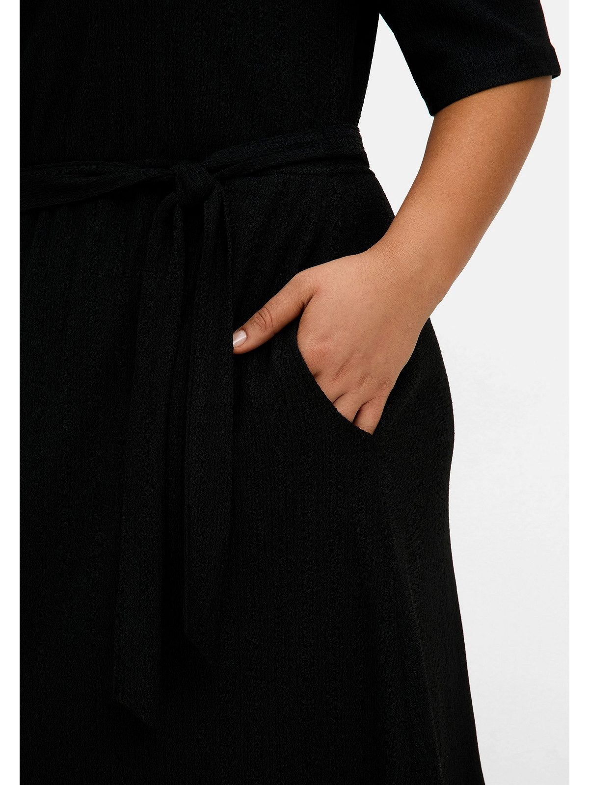 Sheego Sommerkleid Große Größen aus Crêpe, mit Bindegürtel und Taschen