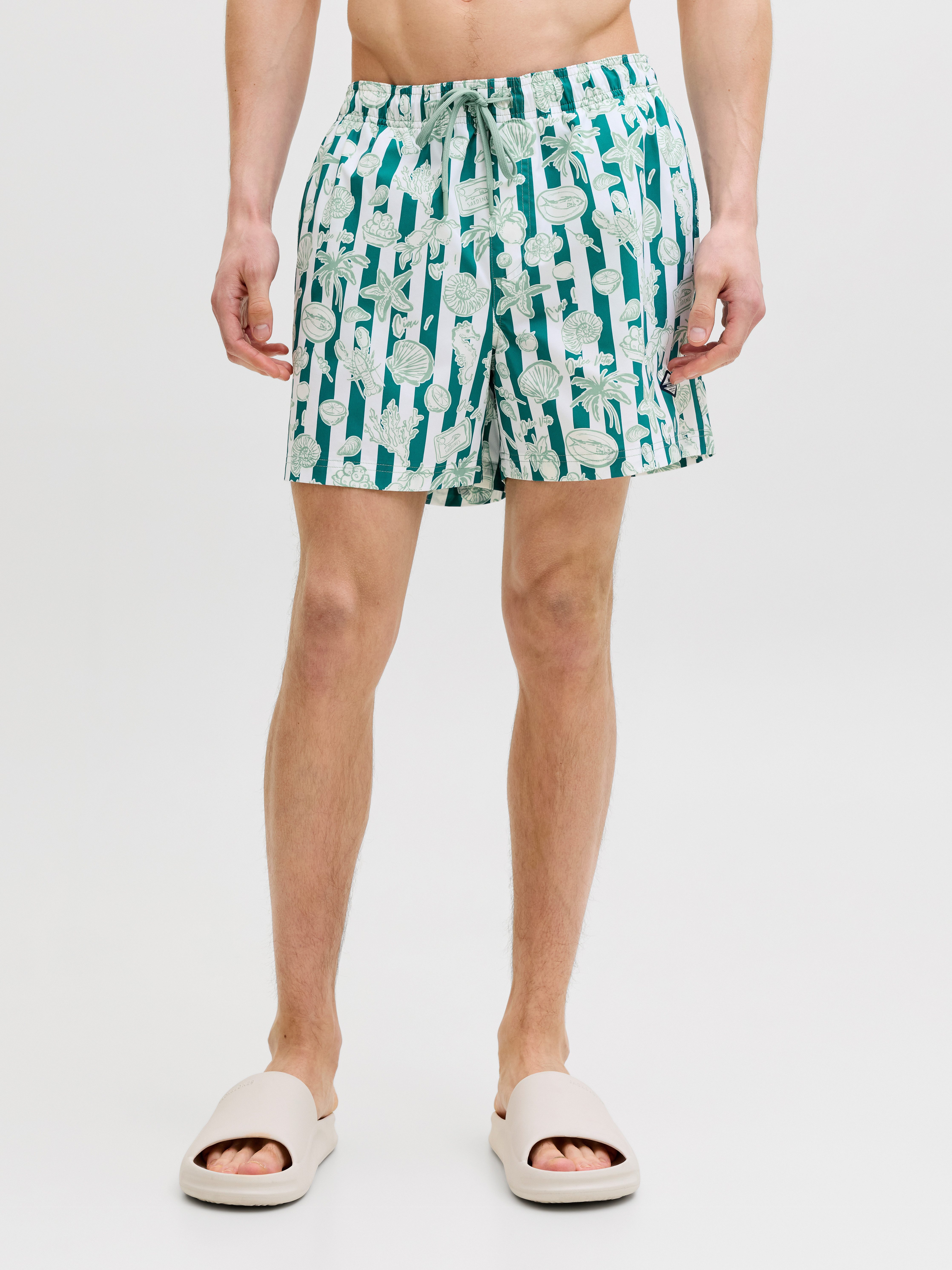 Jack & Jones Badeshorts JPSTMAUI VIBES NOVELTY AOP SWIM SHORT SN Kunstfaser