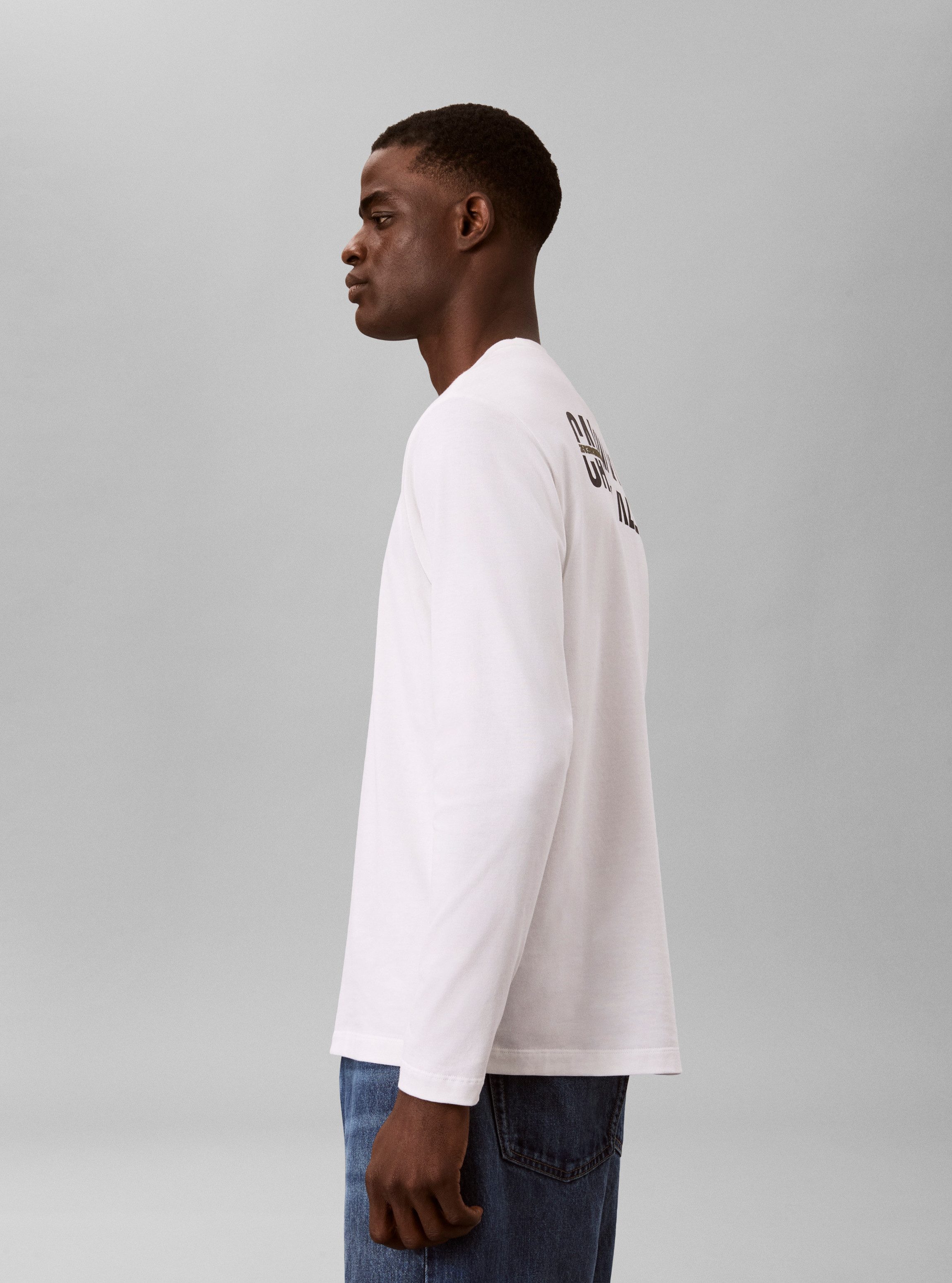 Calvin Klein Jeans Langarmshirt EASY 20S RETRO CALVIN BACK Regular fit mit Markenprint – Bild 4 von 5