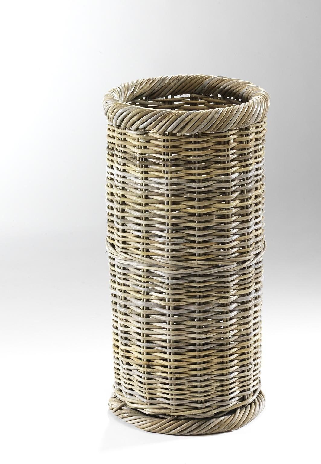 locker Schirmständer, rund, Ø 28 cm, aus Rattan. € 59,92