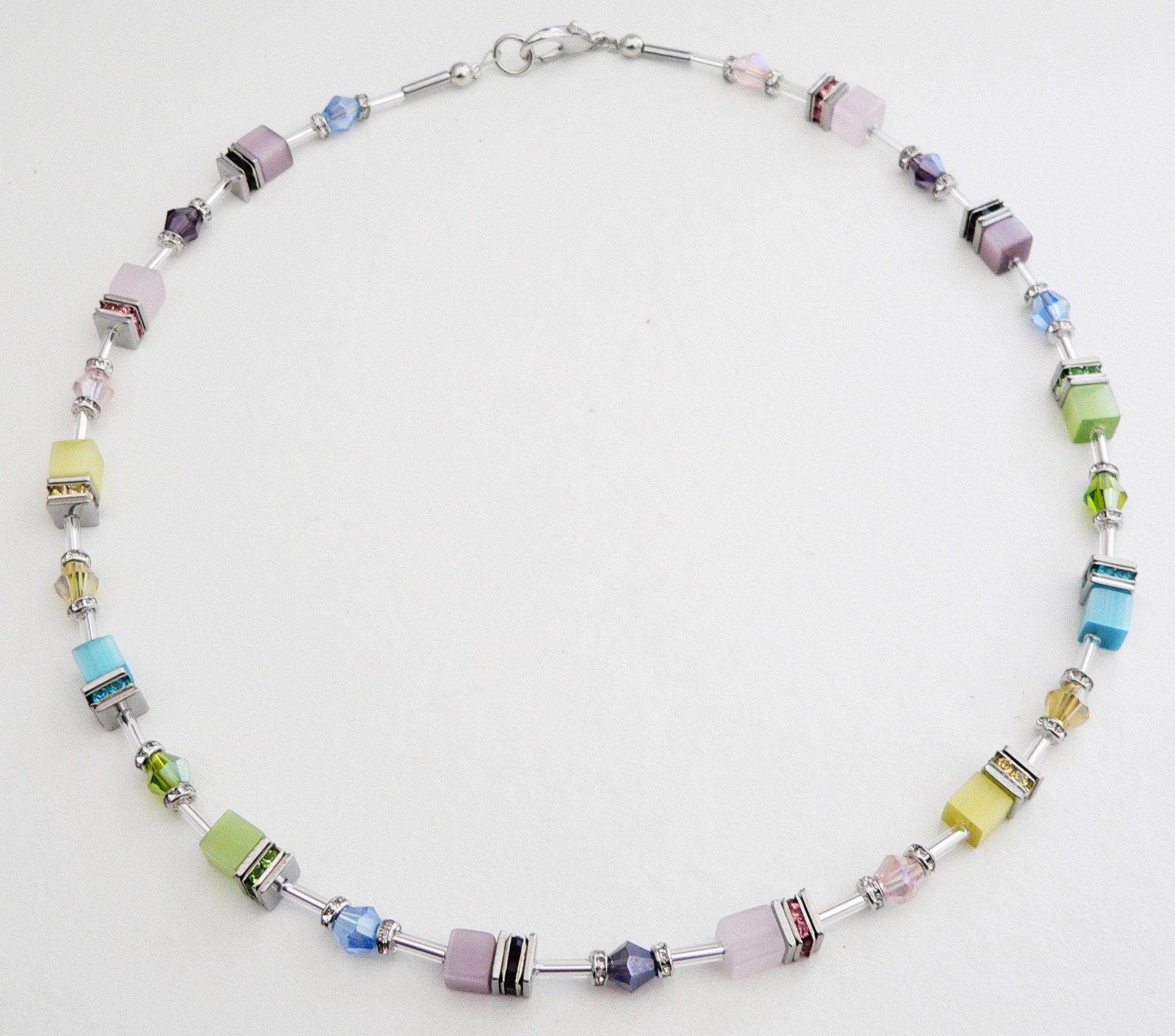 traumschmuck Collier 500. Collier Würfel Cat Eye Polaris Glasrhomben Strass (Valentinstag, Muttertag), handgefertigt, Made in Germany