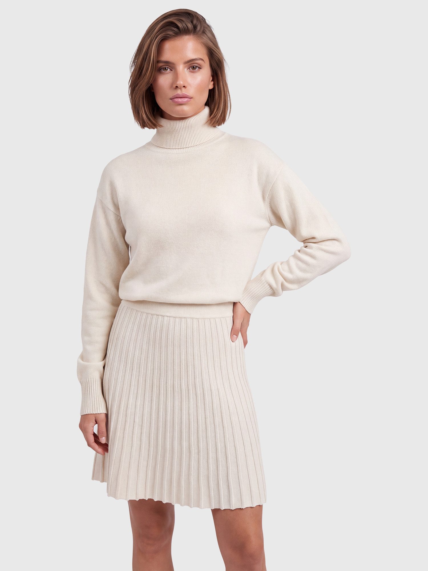 Apart Strickkleid mit Rollkragen und Faltenrock