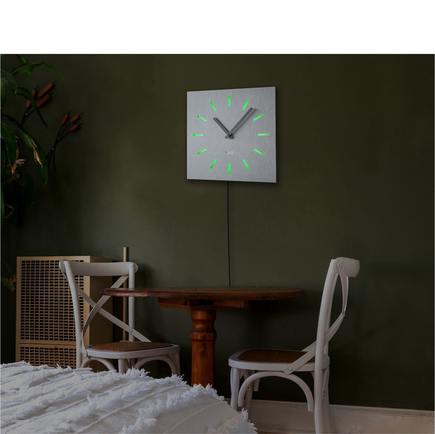 ZENLED Wanduhr GROTTO ECKIG 40cm Holz - luxus Designer Lichtobjekt mit 3D-Effekt ALU (ausgeleuchtet mit mehrfarbig steuerbaren RGB LEDs über Fernbedienung) Grau mit Stundenstrichen in Alu