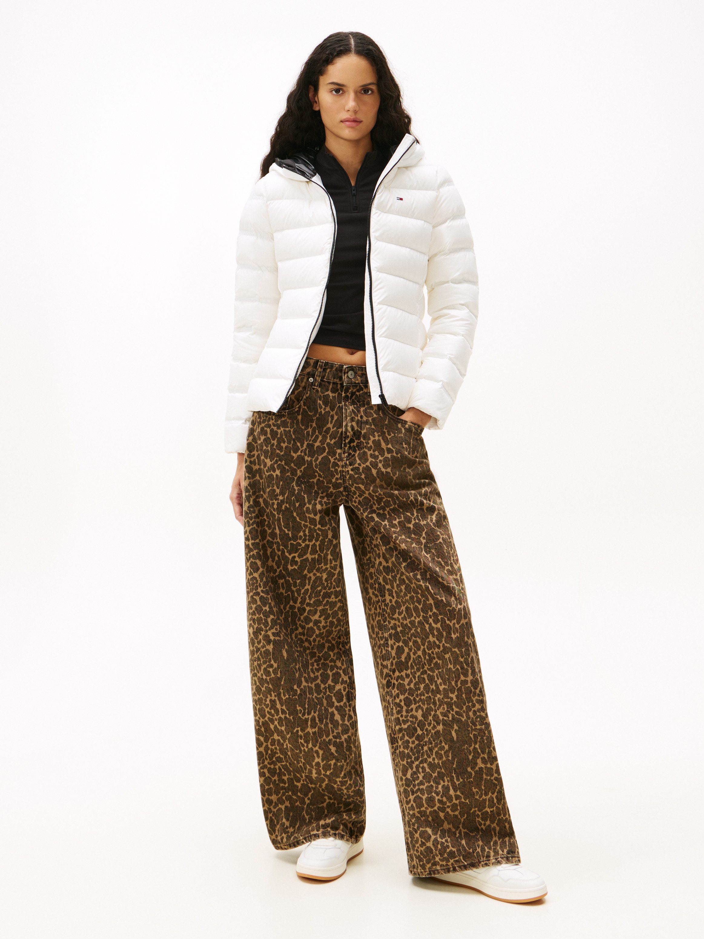 Tommy Jeans Steppjacke TJW SLIM HOOD PRNT DOWN JCKT EXT