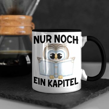 Trendation Tasse Trendation - Lesen Kaffeetasse Leseratte Geschenkidee Buch Leser Tasse mit Spruch Bücherwurm Nur Noch Ein Kapitel