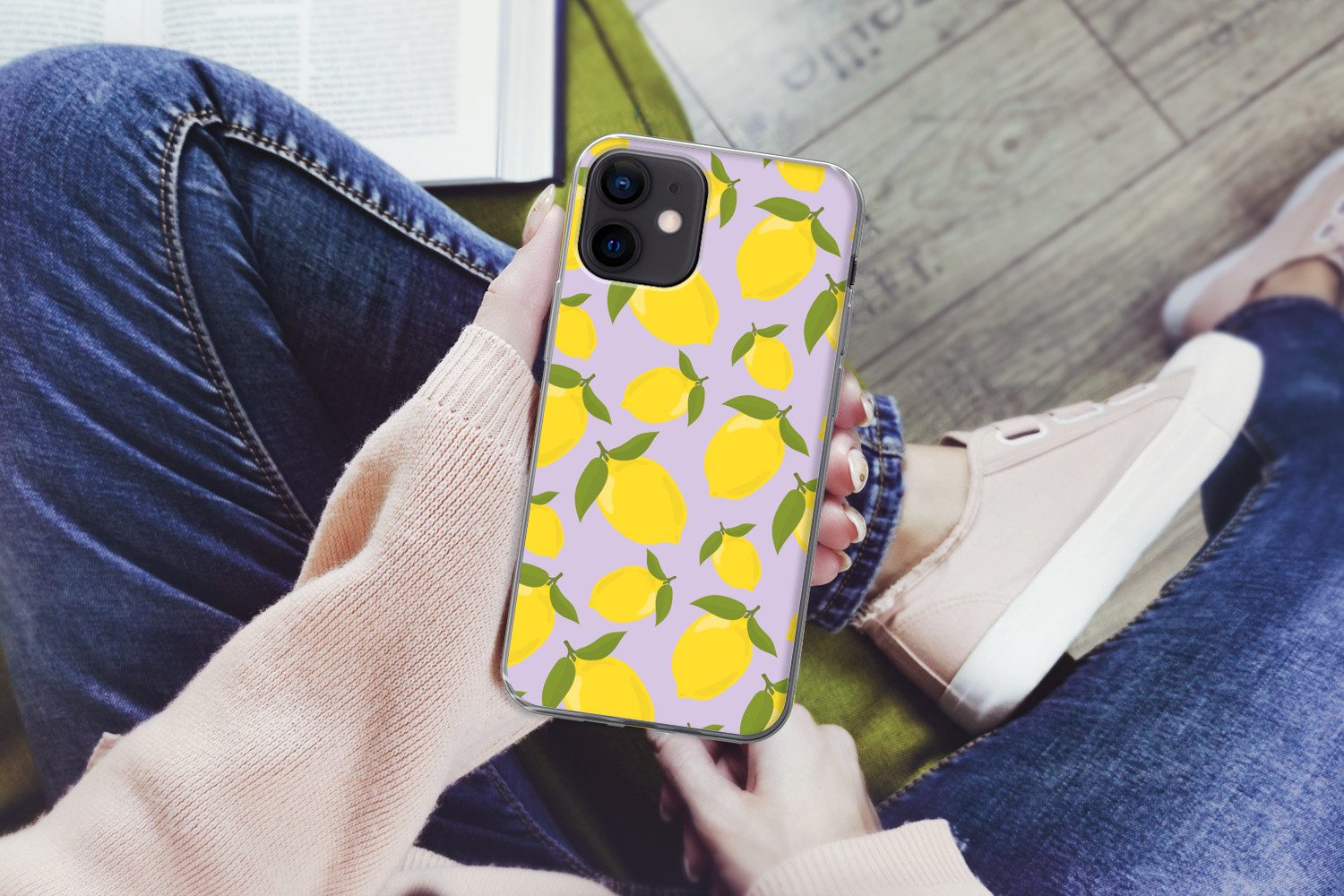 MuchoWow Handyhülle für Apple iPhone 12 mini Muster Zitronen - Gelb - Lila - Muster - Früc, Smartphone-Bumper, Print, Handy Schutzhülle Dünn