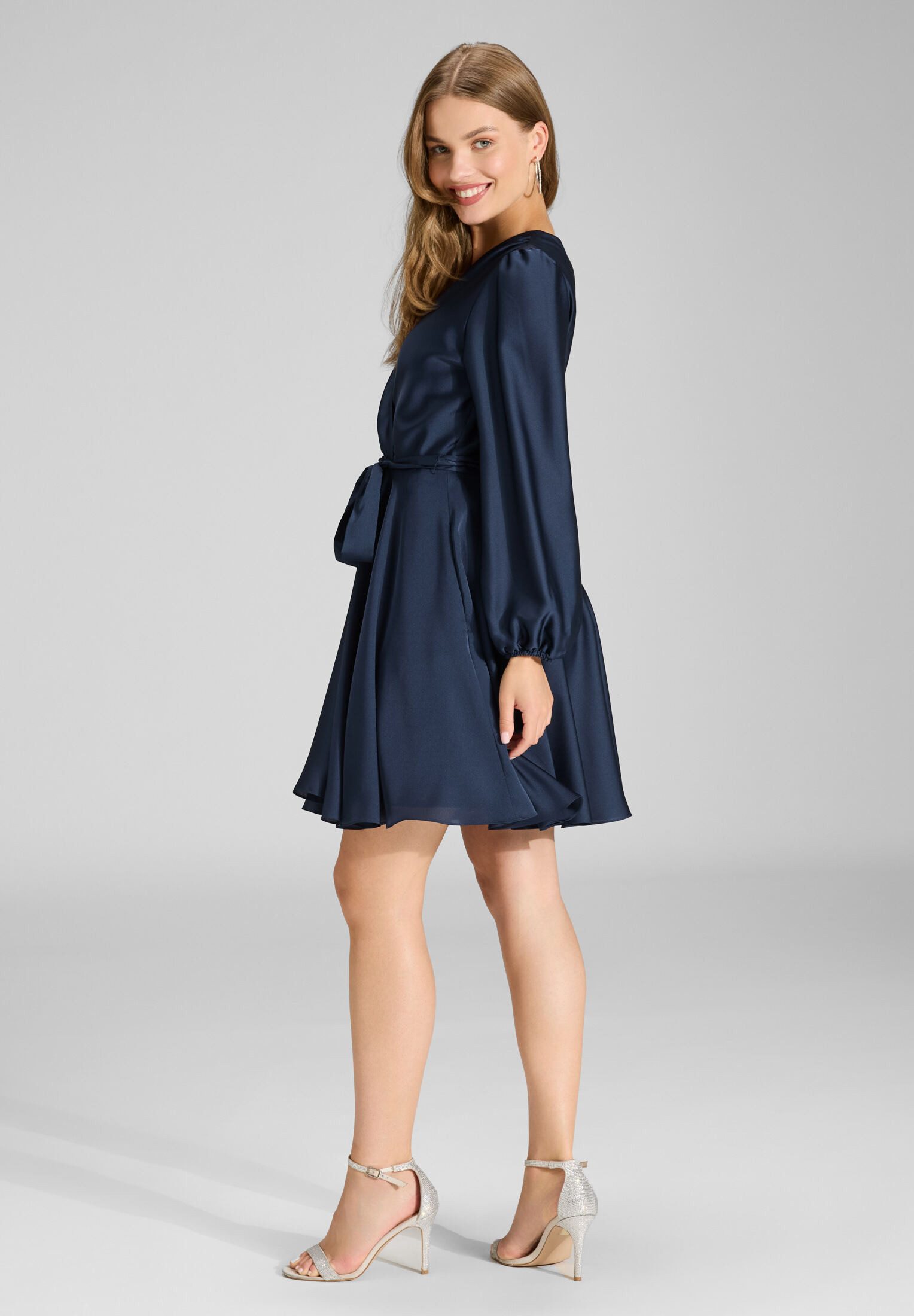 SWING Cocktailkleid Taillierter Schnitt mit ausgestelltem Rockteil