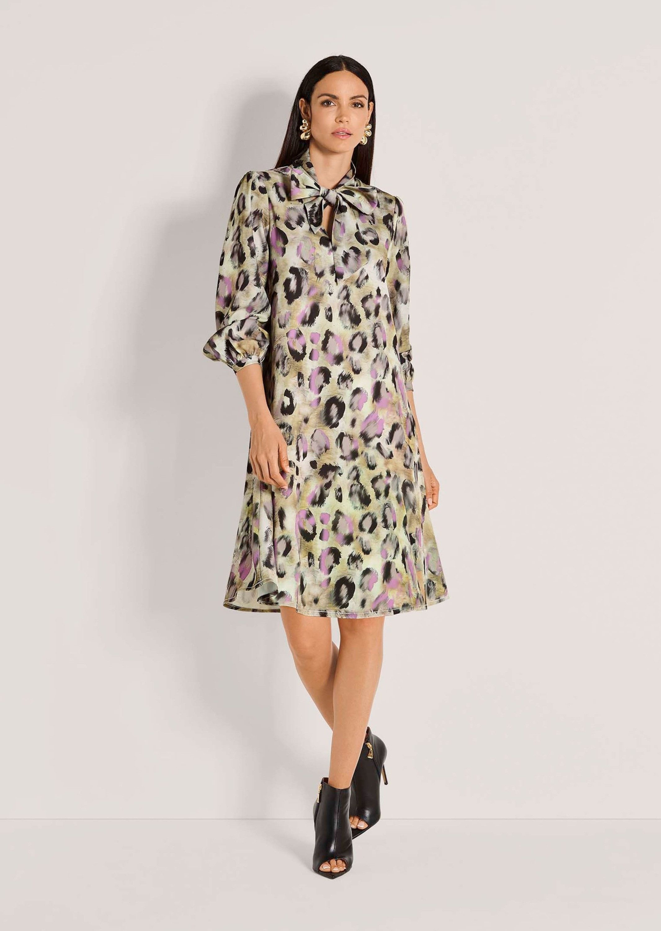 MADELEINE Midikleid Fließendes Design mit Animal-Print günstig online kaufen