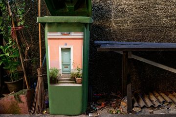 MuchoWow Wandsticker Paris - Tür - Pastell - Architektur (1 St), Mülleimer-aufkleber, Mülltonne, Sticker, Container, Abfalbehälter