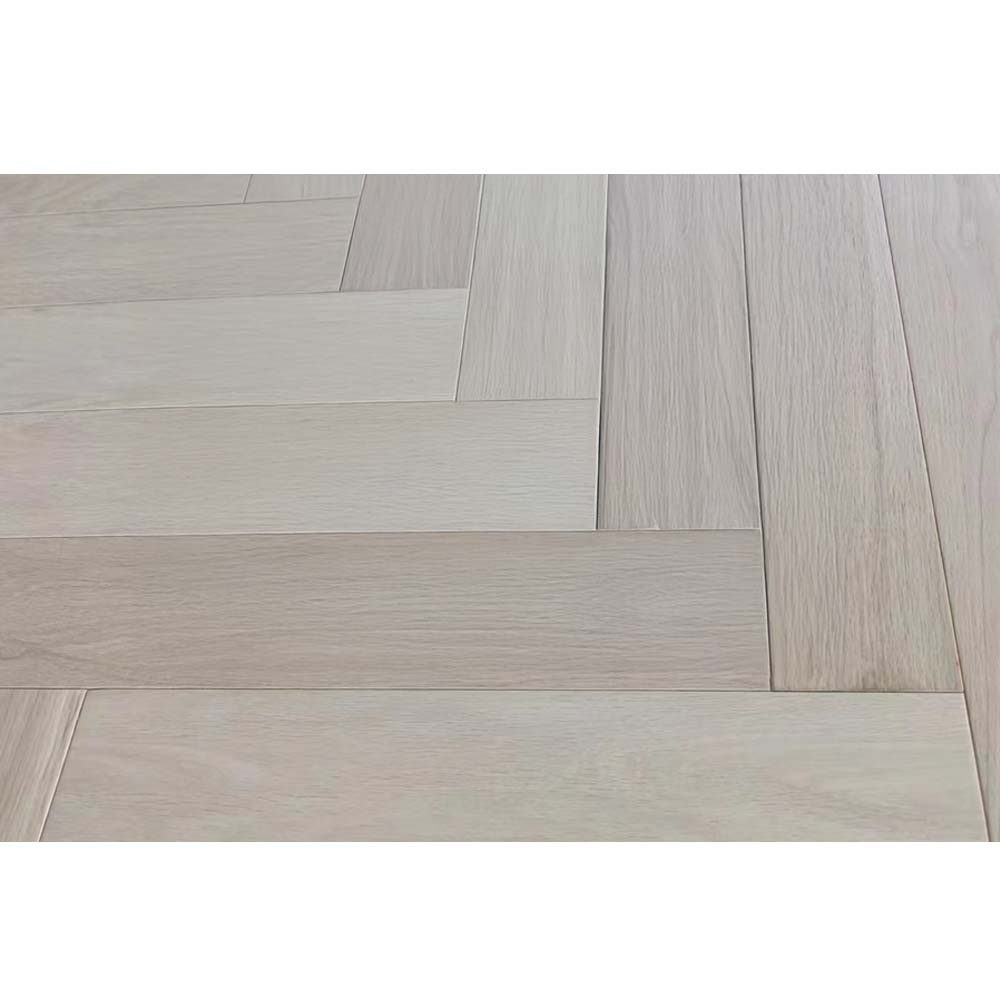 Woodstore24 Parkett Elegantes Fischgrätparkett Eiche gebürstet & transparent lackiert, Nut- und Feder Stecksystem, Bodenbelag, natürliche Optik, hellbraun, Klicksystem, Diele, Fischgrät, 1,62 m²/Paket, L 45cm x B 9cm x S 1,4cm