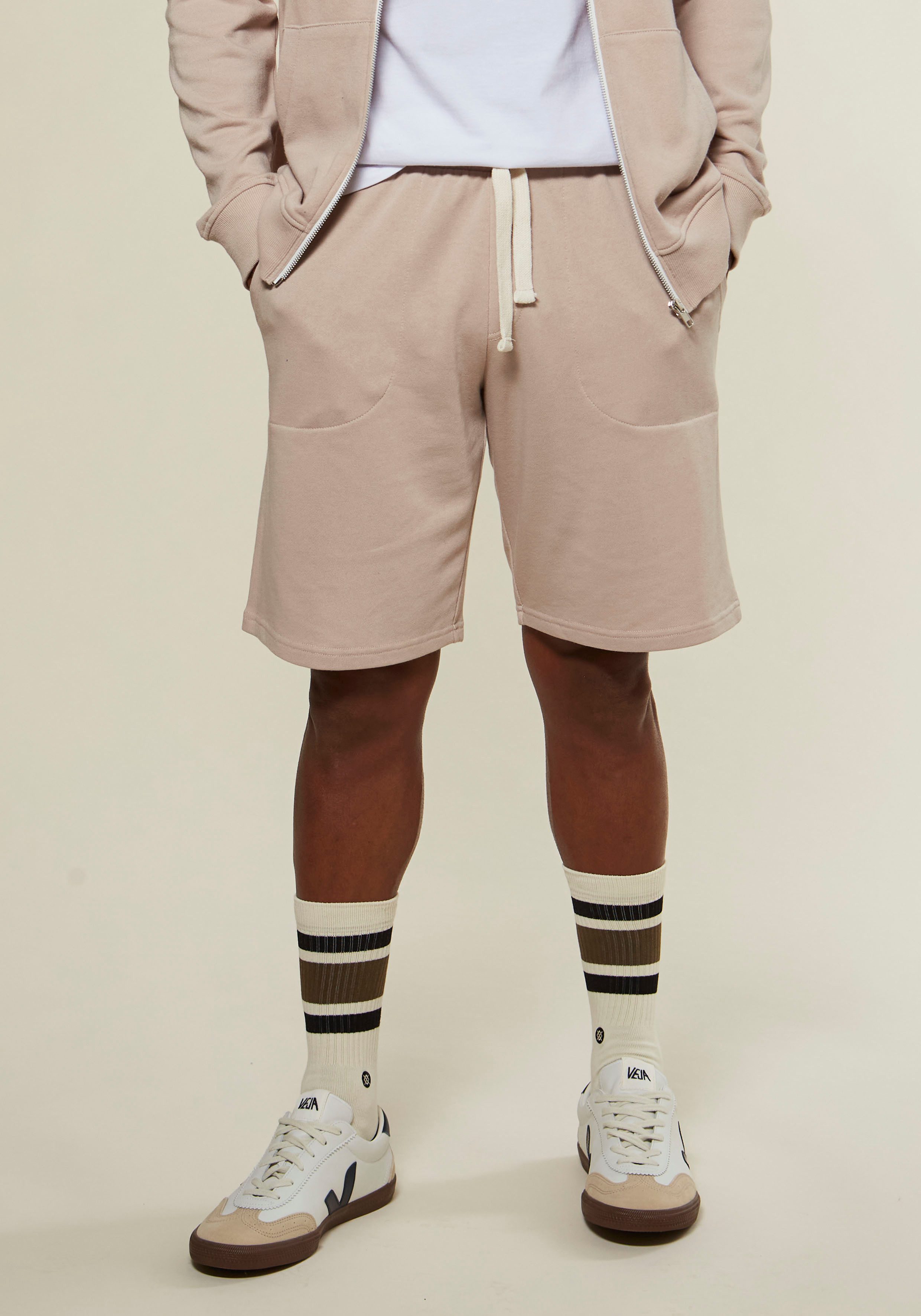 KangaROOS Sweatshorts, seitliche Taschen, kontrast Bänder