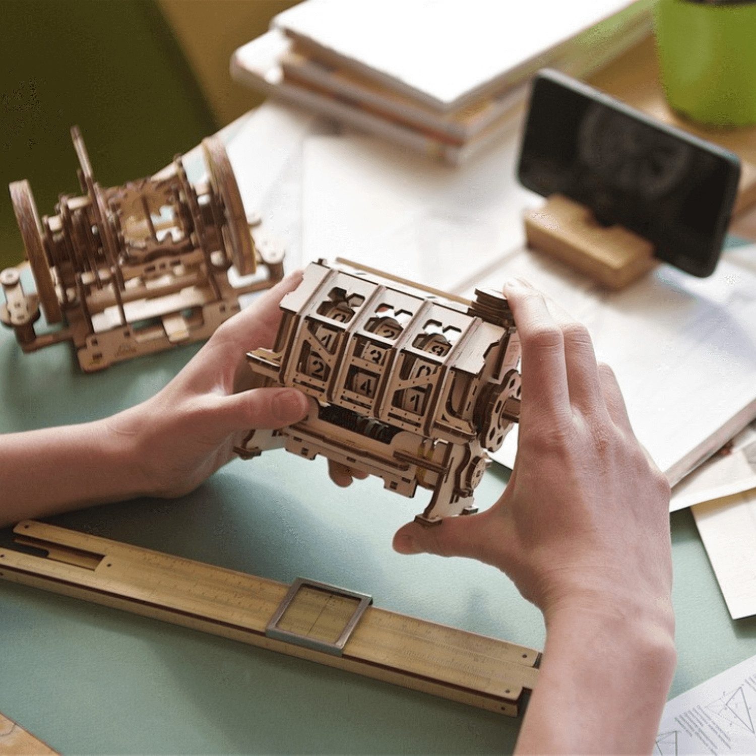 UGEARS Puzzle Ugears Klick Zähler Mechanisches Holzpuzzle, 157 Puzzleteile