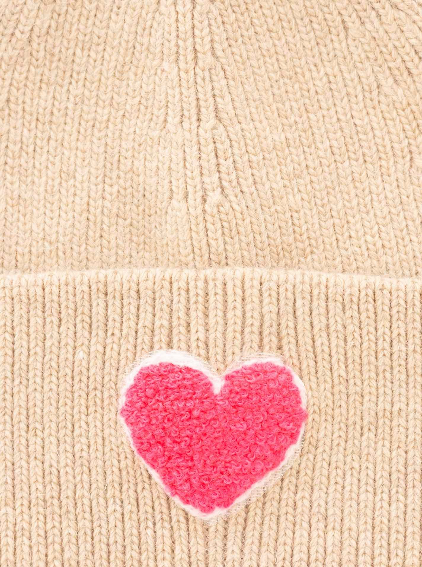 Zwillingsherz Beanie "Heart Patch" Grobstrick, Herzmotiv,Wollanteil, breiter Umschlag, wärmend