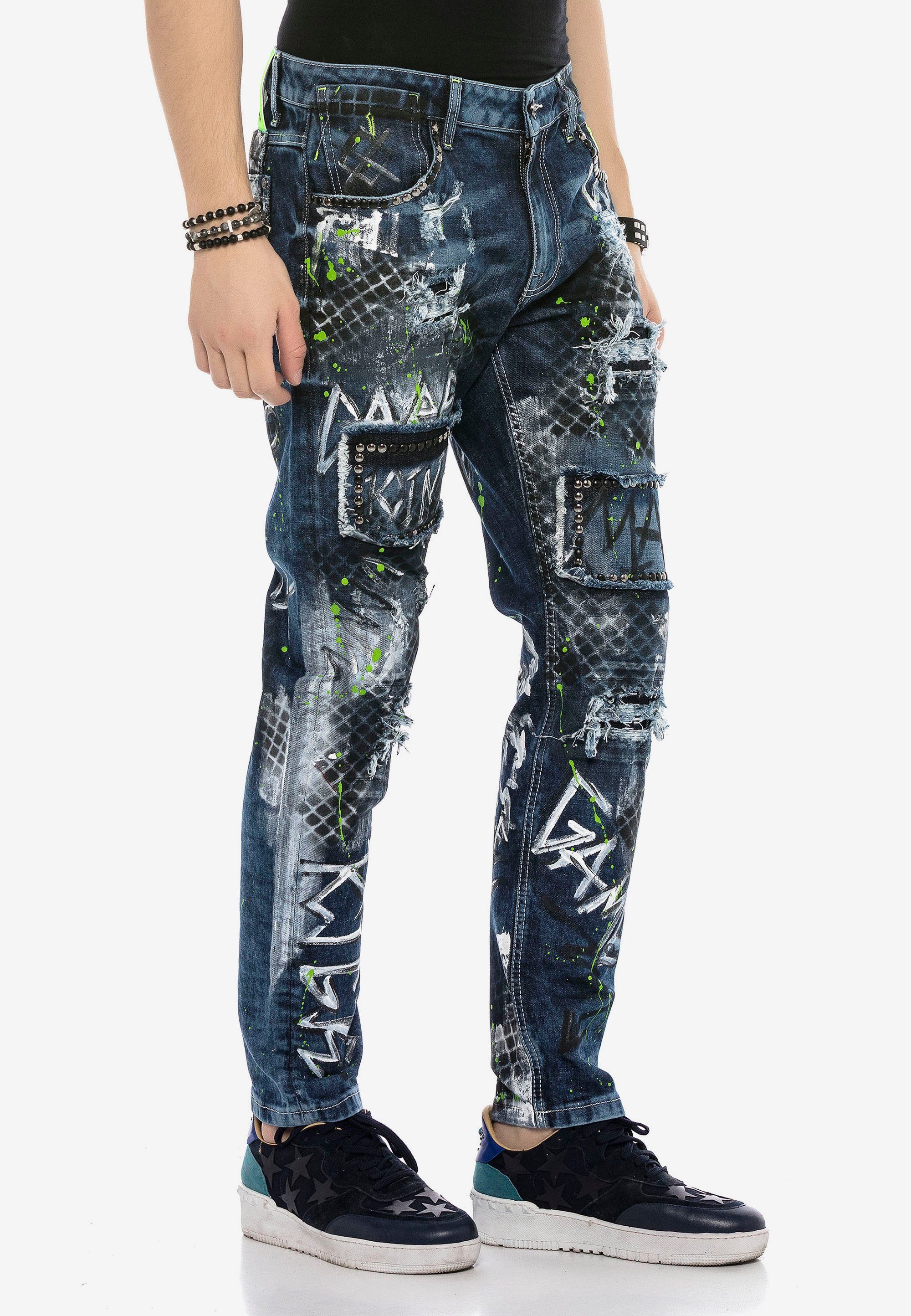 Cipo & Baxx Bequeme Jeans Nieten und mit Farbspritzern