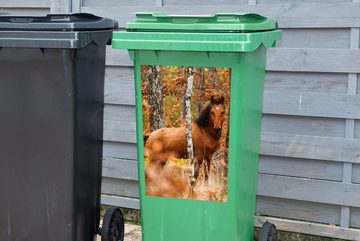 MuchoWow Wandsticker Pferd - Wald - Braun (1 St), Mülleimer-aufkleber, Mülltonne, Sticker, Container, Abfalbehälter