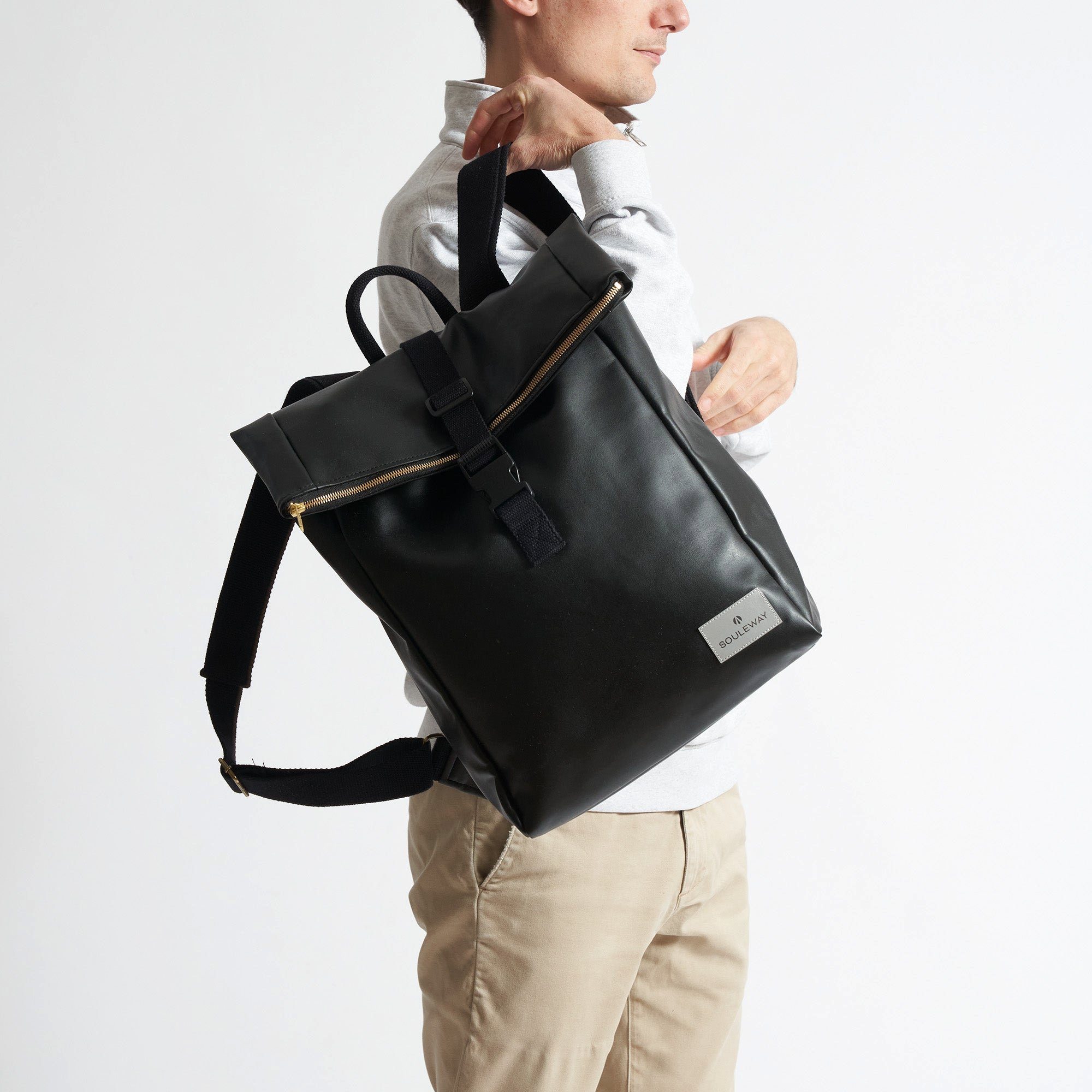 Souleway Cityrucksack Foldtop, für Damen und Herren - made of vegan olive leather Oleatex, Handgepäck, hergestellt in Deutschland, wasserabweisend
