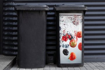 MuchoWow Wandsticker Rot - Obst - Wasser (1 St), Mülleimer-aufkleber, Mülltonne, Sticker, Container, Abfalbehälter