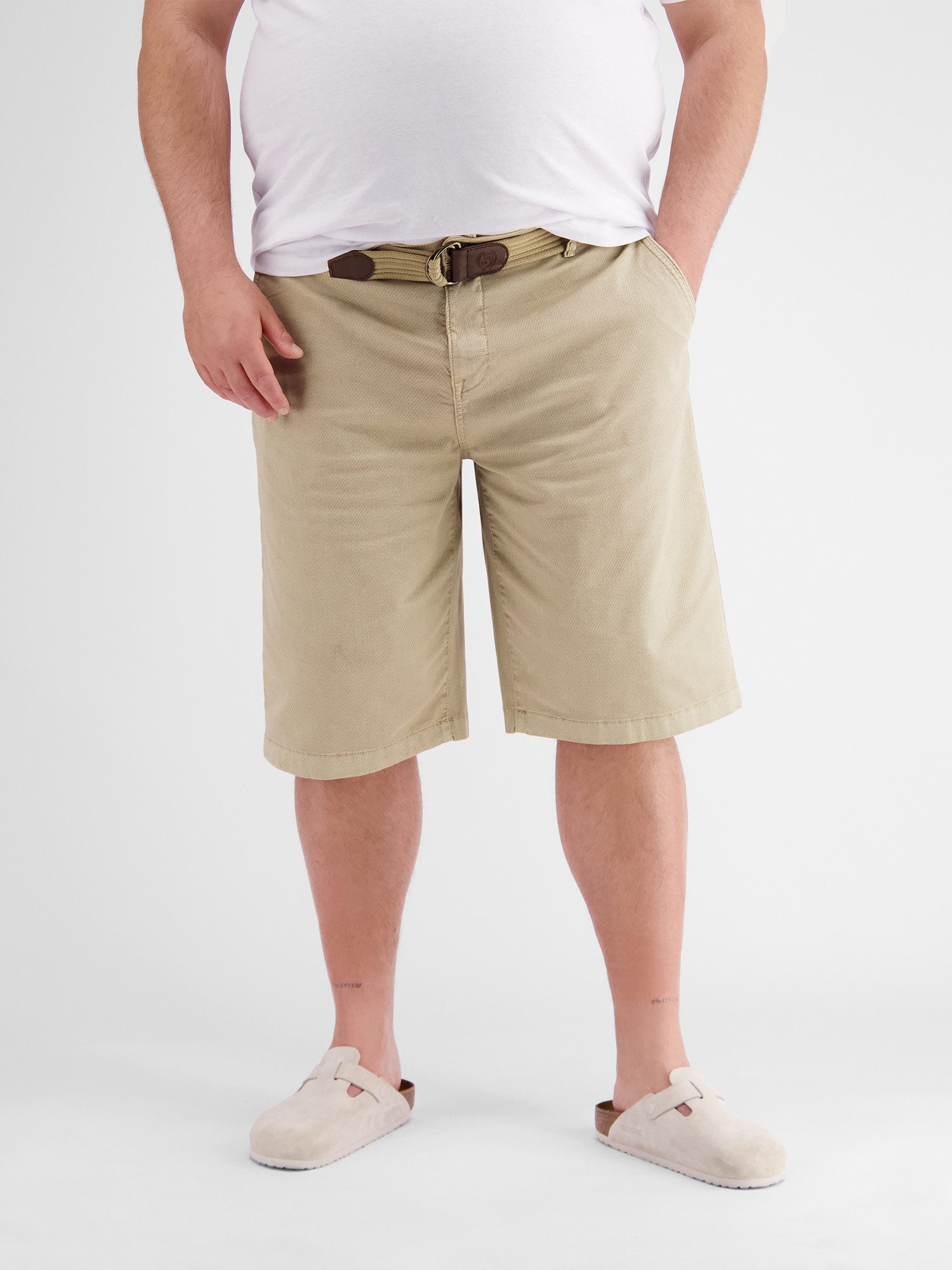Bermudas Chino-Bermuda mit Gürtel, in Großen Größen