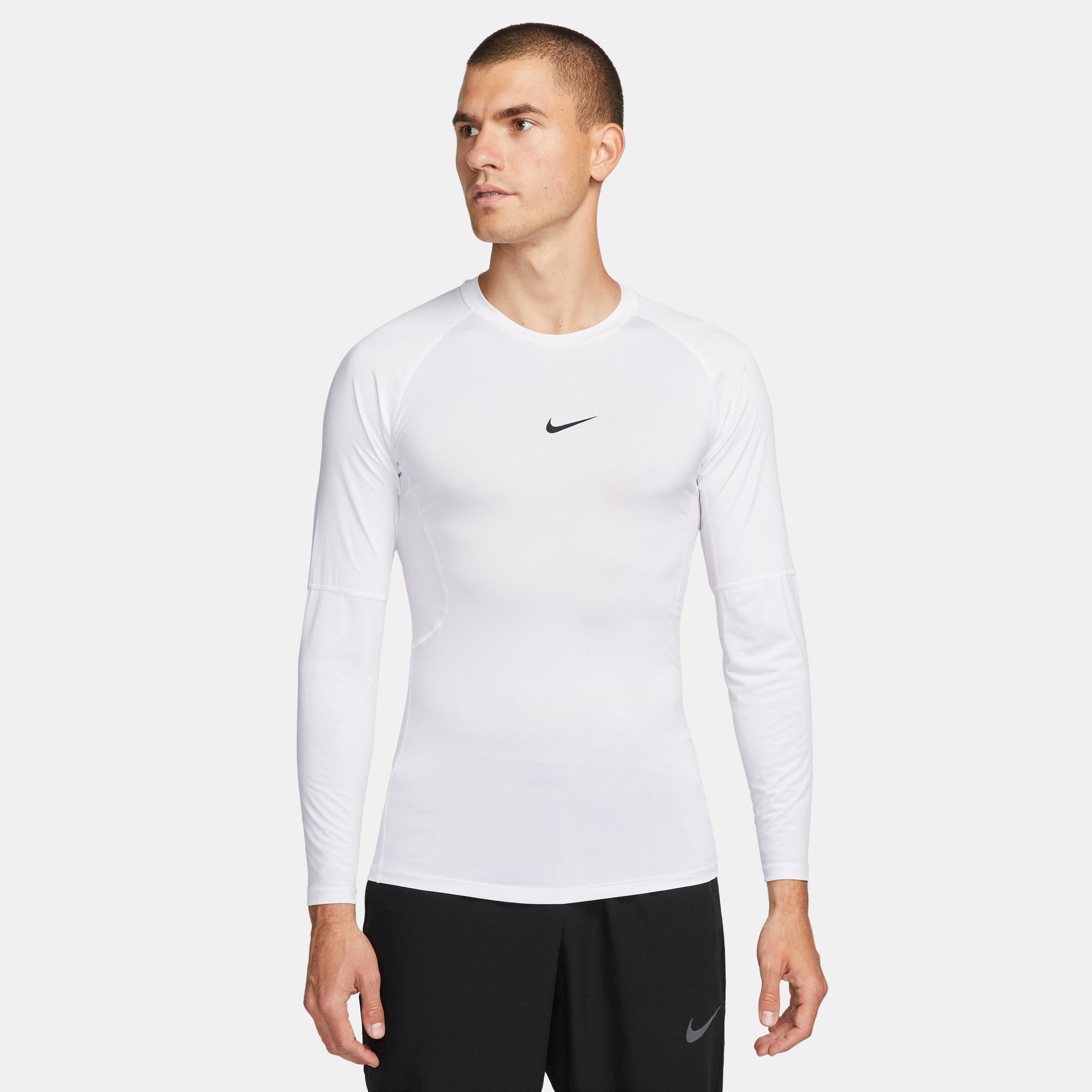 Nike Trainingsshirt PRO DRI-FIT MEN'S LONG-SLEEVE TOP schmale Passform, atmungsaktiv, schnell trocknend