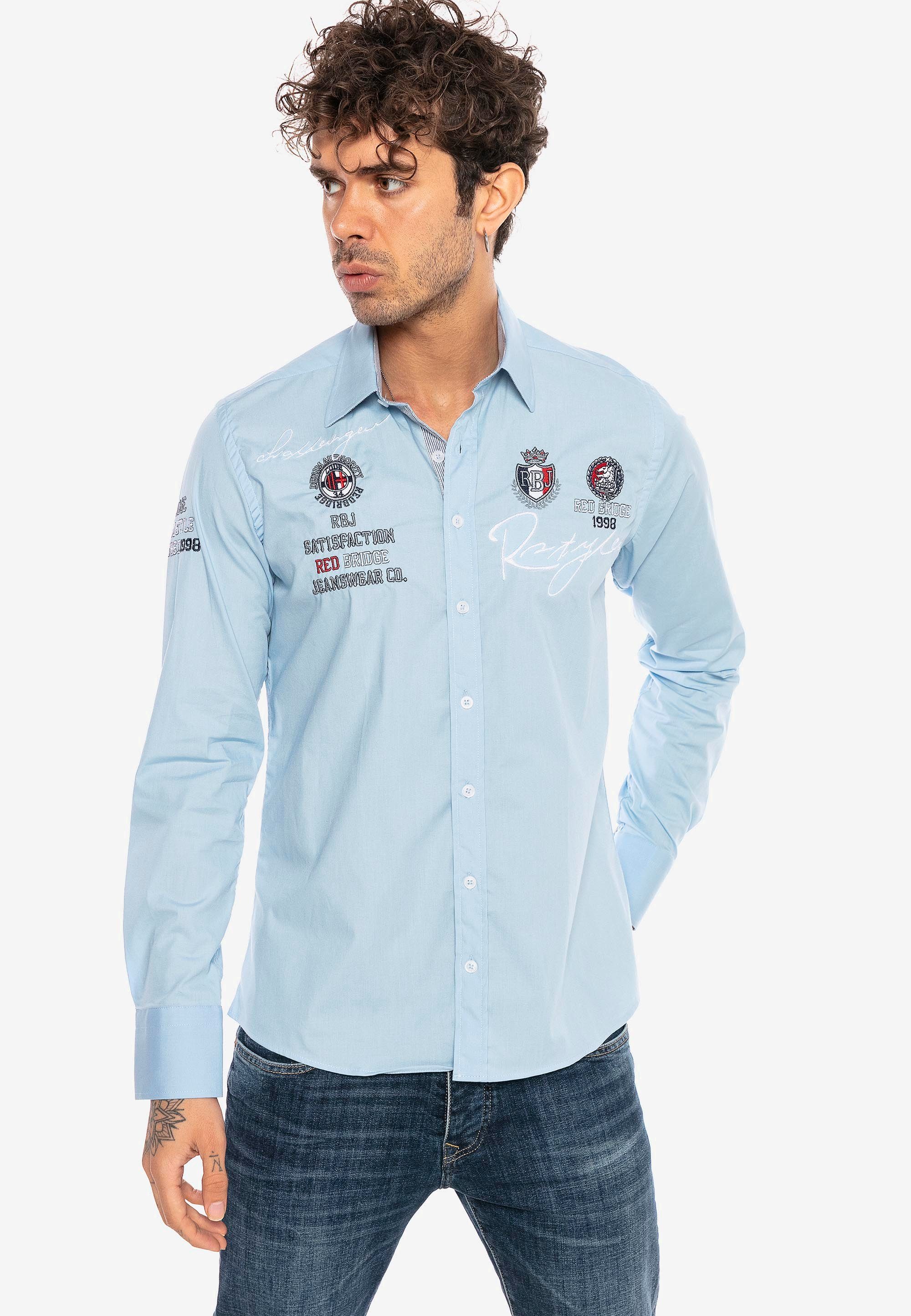 RedBridge Langarmhemd mit im City hellblau Fit-Schnitt Jersey Stickerei Slim