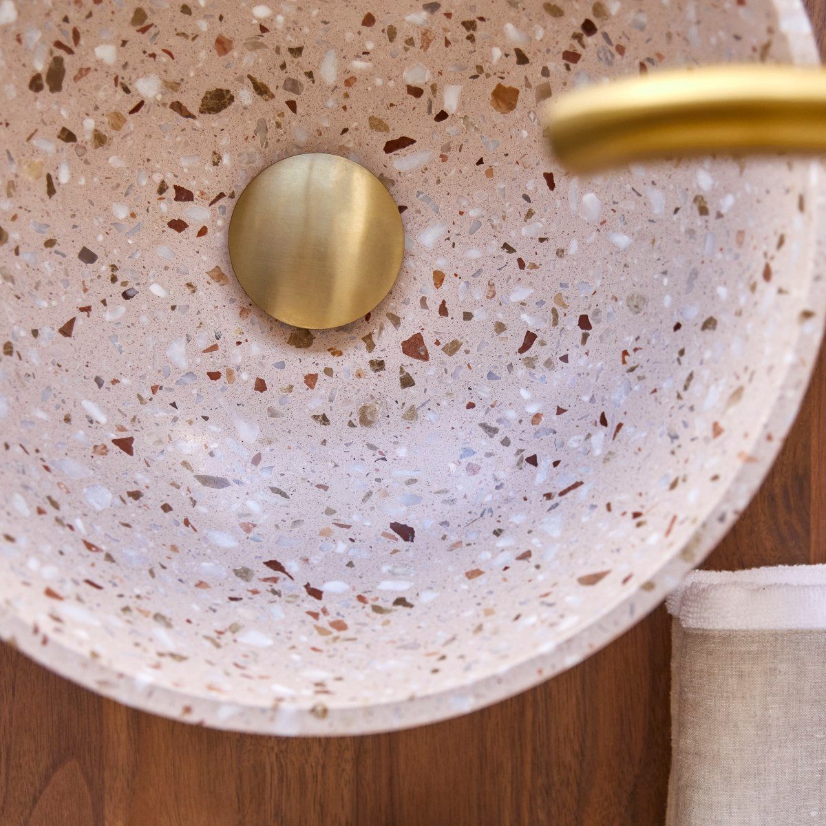 Tikamoon Waschbecken Waschbecken aus pinkfarbenem Premium-Terrazzo Elea