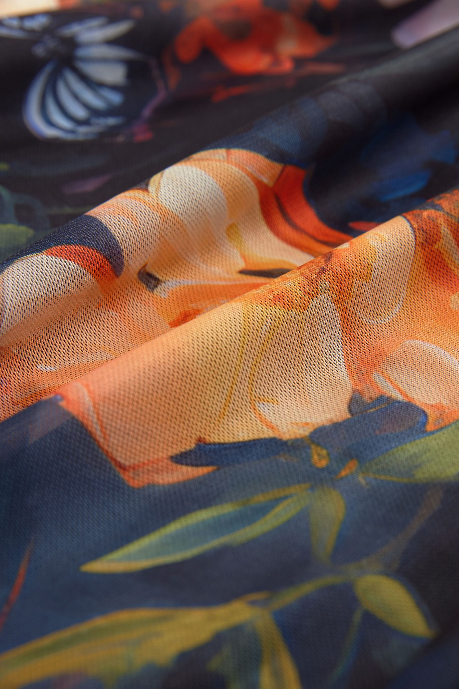 Next Midikleid Plissiertes Mesh-Midikleid mit V-Ausschnitt (1-tlg)