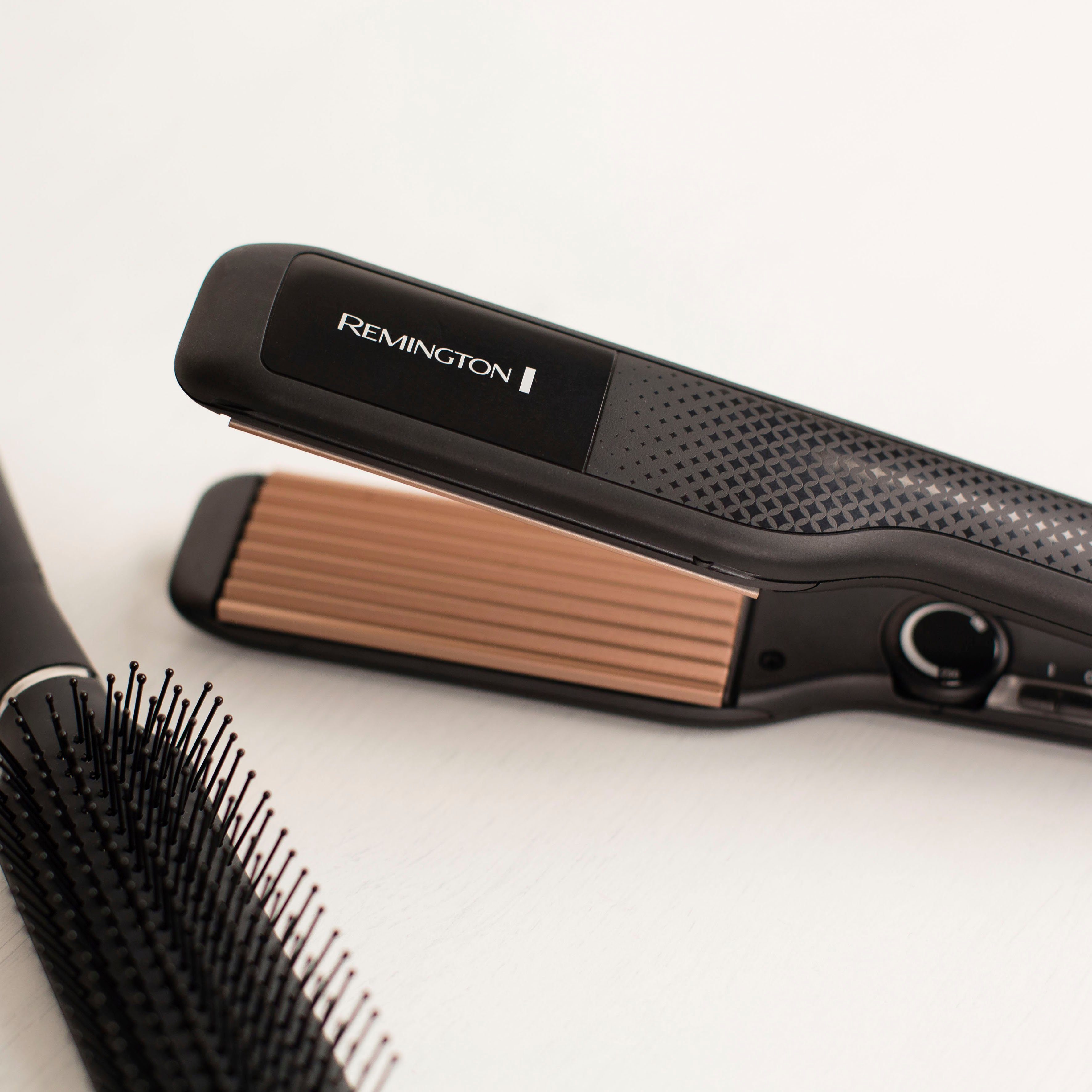 Remington Welleneisen Ceramic Crimp, Kreppeisen, S3580 Keramik-Turmalin-Beschichtung, für Wellen & Volumen, 4-facher Schutz für feines & dickes Haar schwarz